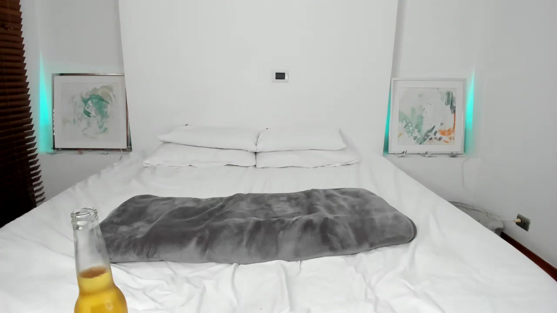 Gallery image thumbnail from EMILIANA_CRUZ's myfreecams stream on, 09/07/2024, 01:17 image 4 of 20
