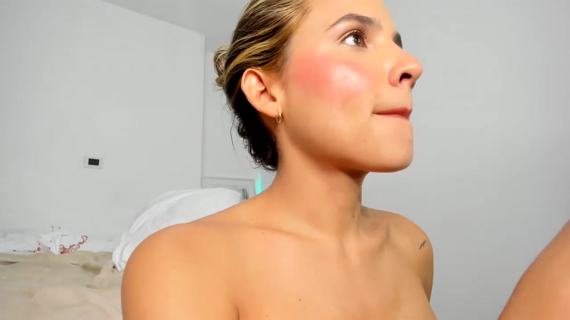 Gallery image thumbnail from EMILIANA_CRUZ's myfreecams stream on, 10/09/2024, 03:44 image 20 of 20
