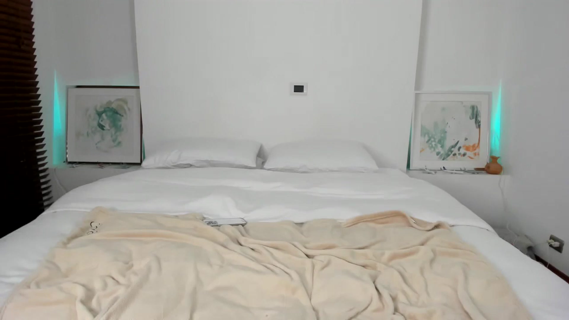 Gallery image thumbnail from EMILIANA_CRUZ's myfreecams stream on, 10/09/2024, 23:57 image 4 of 20