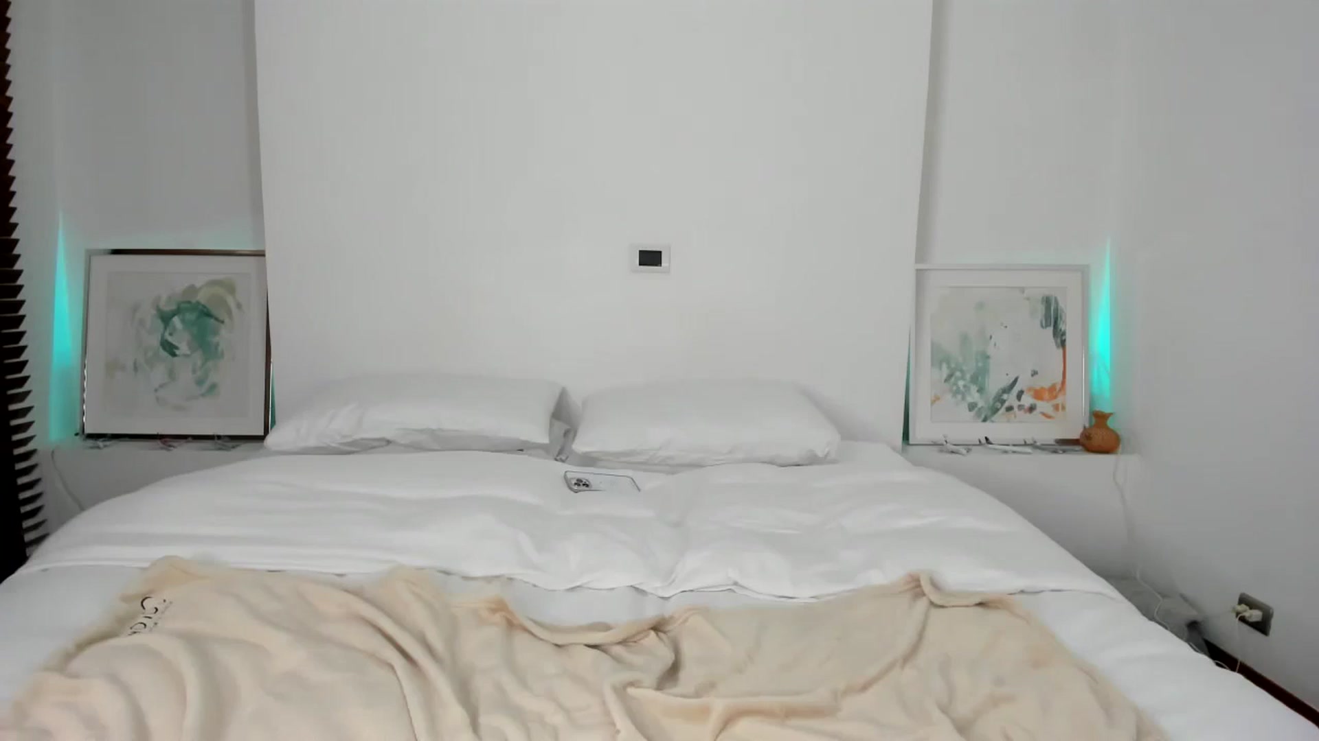 Gallery image thumbnail from EMILIANA_CRUZ's myfreecams stream on, 10/09/2024, 23:57 image 20 of 20
