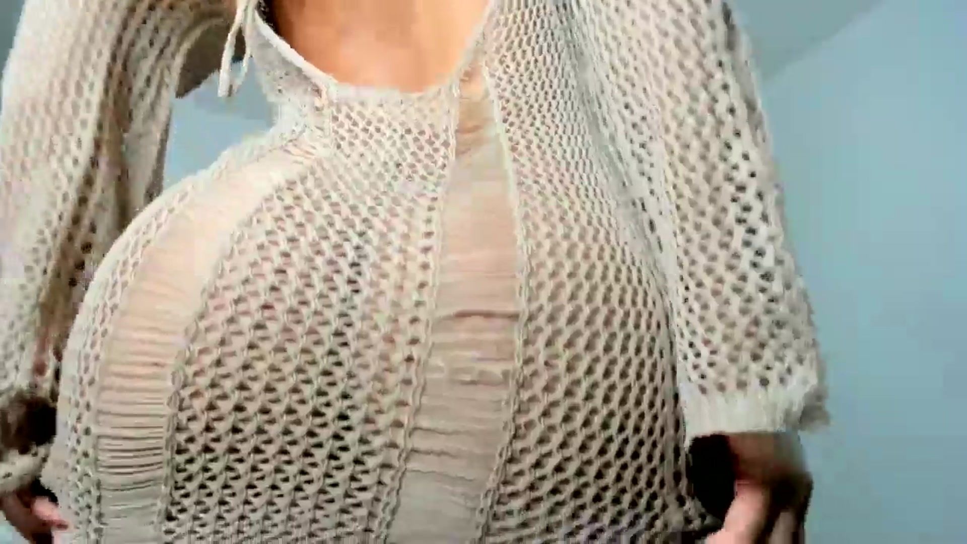 Gallery image thumbnail from EMILIANA_CRUZ's myfreecams stream on, 11/13/2024, 01:45 image 7 of 20