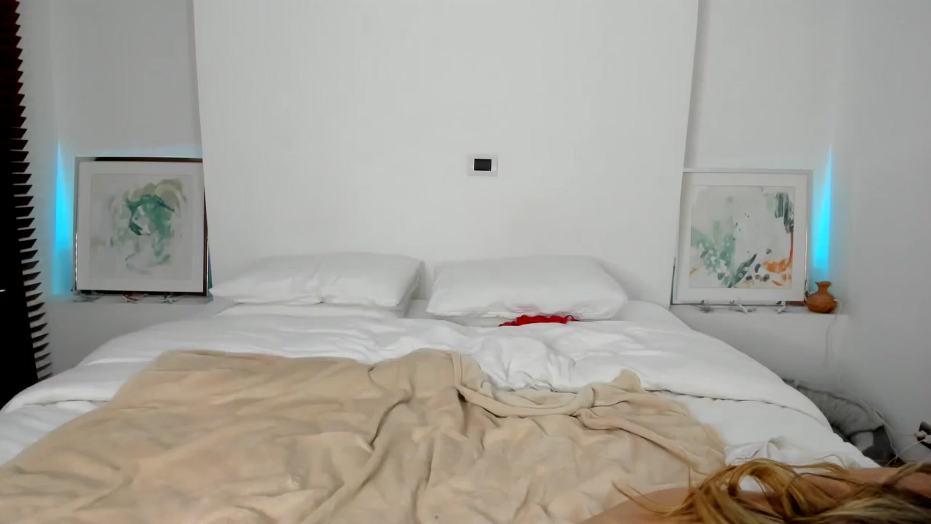 Gallery image thumbnail from EMILIANA_CRUZ's myfreecams stream on, 11/20/2024, 02:54 image 19 of 20