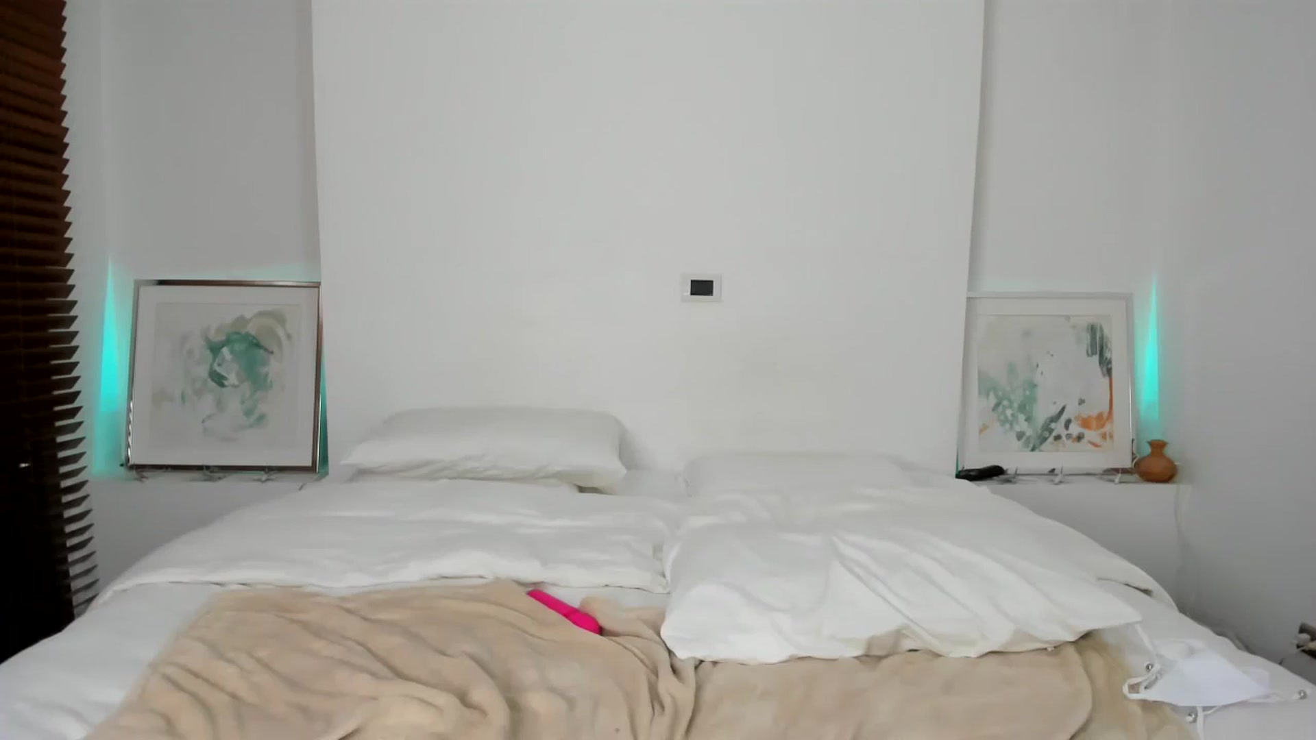Gallery image thumbnail from EMILIANA_CRUZ's myfreecams stream on, 12/04/2024, 05:10 image 12 of 20