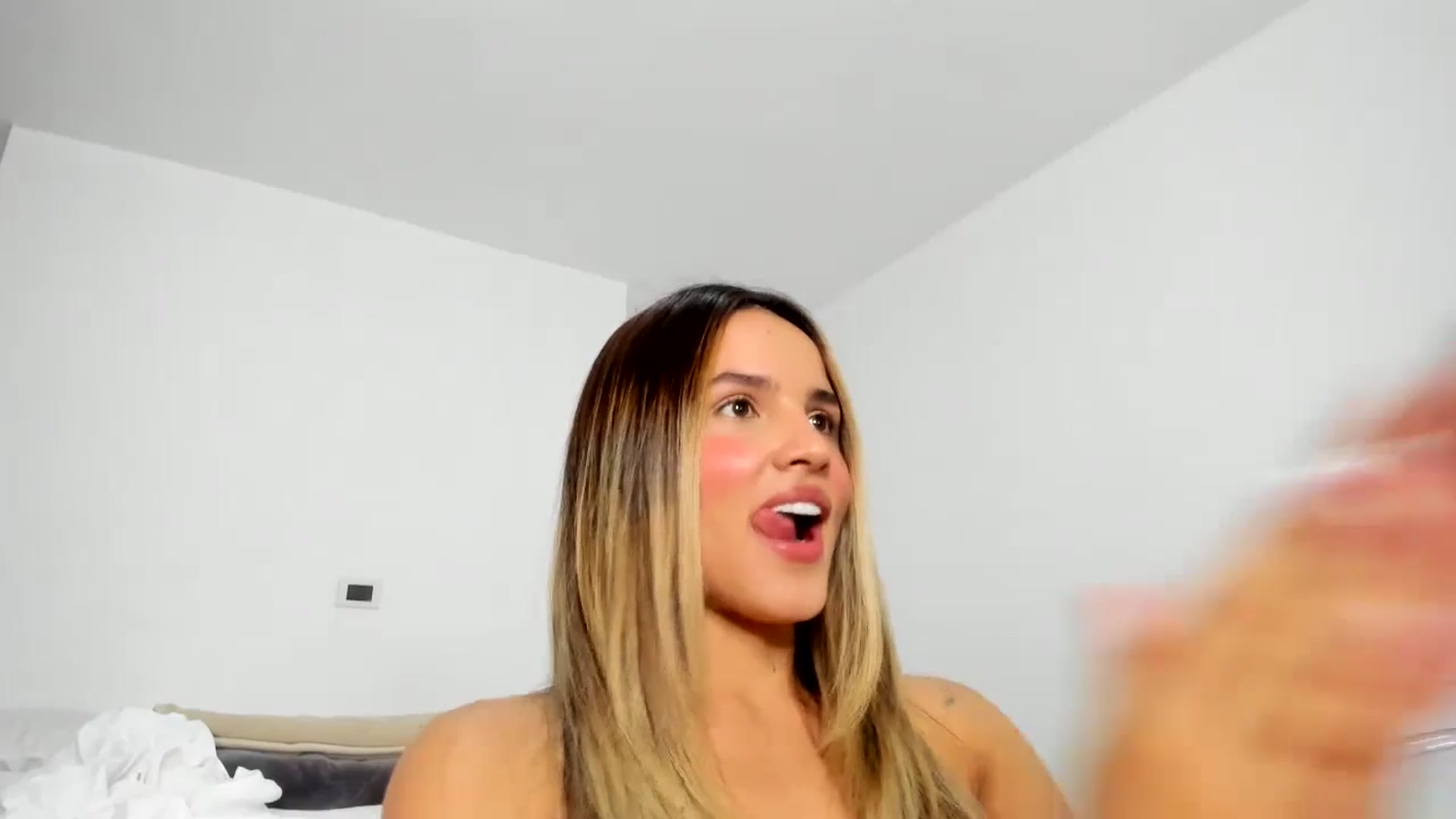 Gallery image thumbnail from EMILIANA_CRUZ's myfreecams stream on, 01/01/2025, 24:00 image 20 of 20