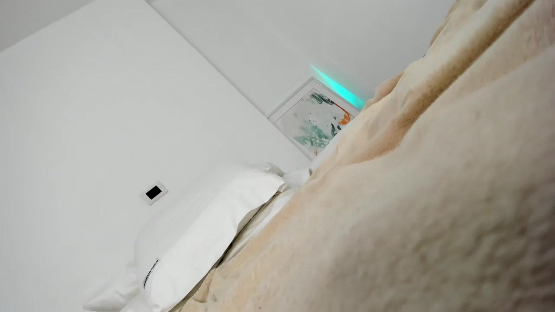 Gallery image thumbnail from EMILIANA_CRUZ's myfreecams stream on, 01/03/2025, 01:47 image 20 of 20