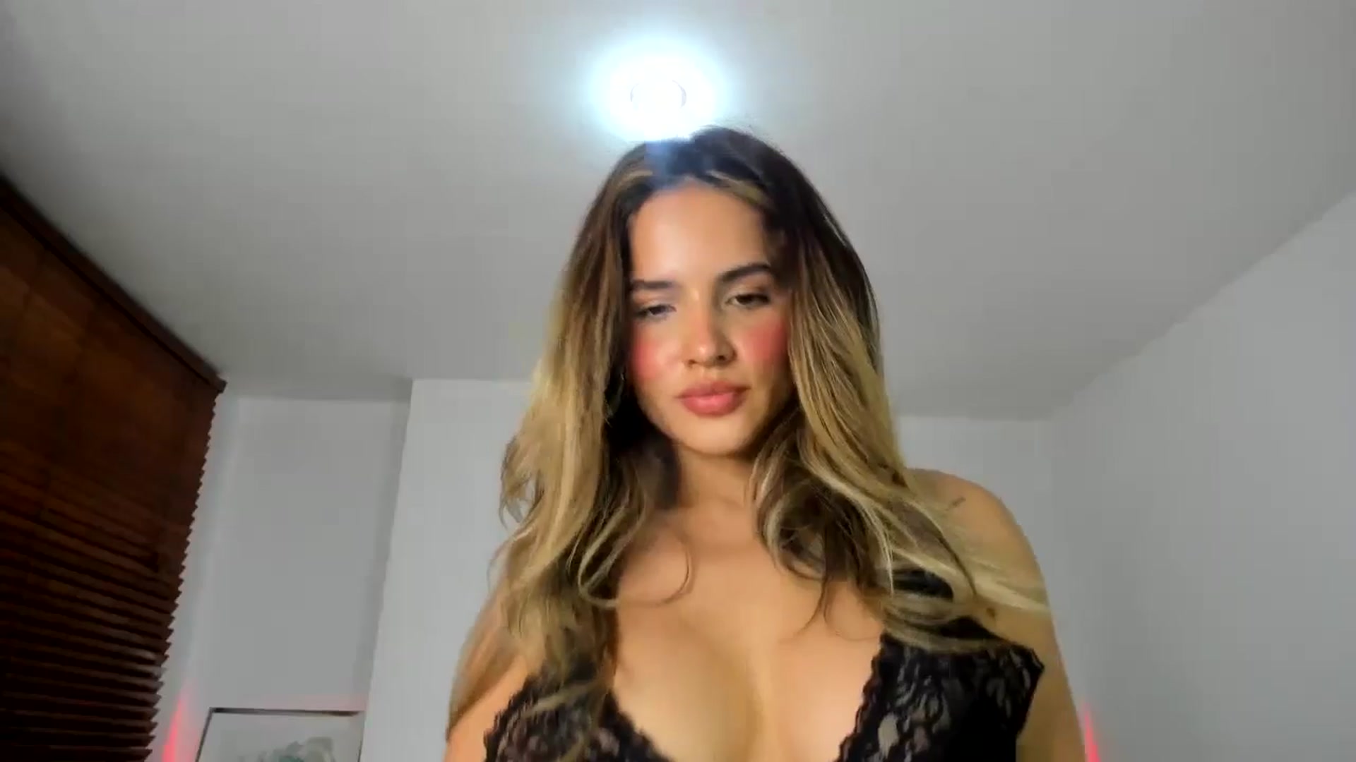 Gallery image thumbnail from EMILIANA_CRUZ's myfreecams stream on, 01/28/2025, 02:54 image 13 of 20