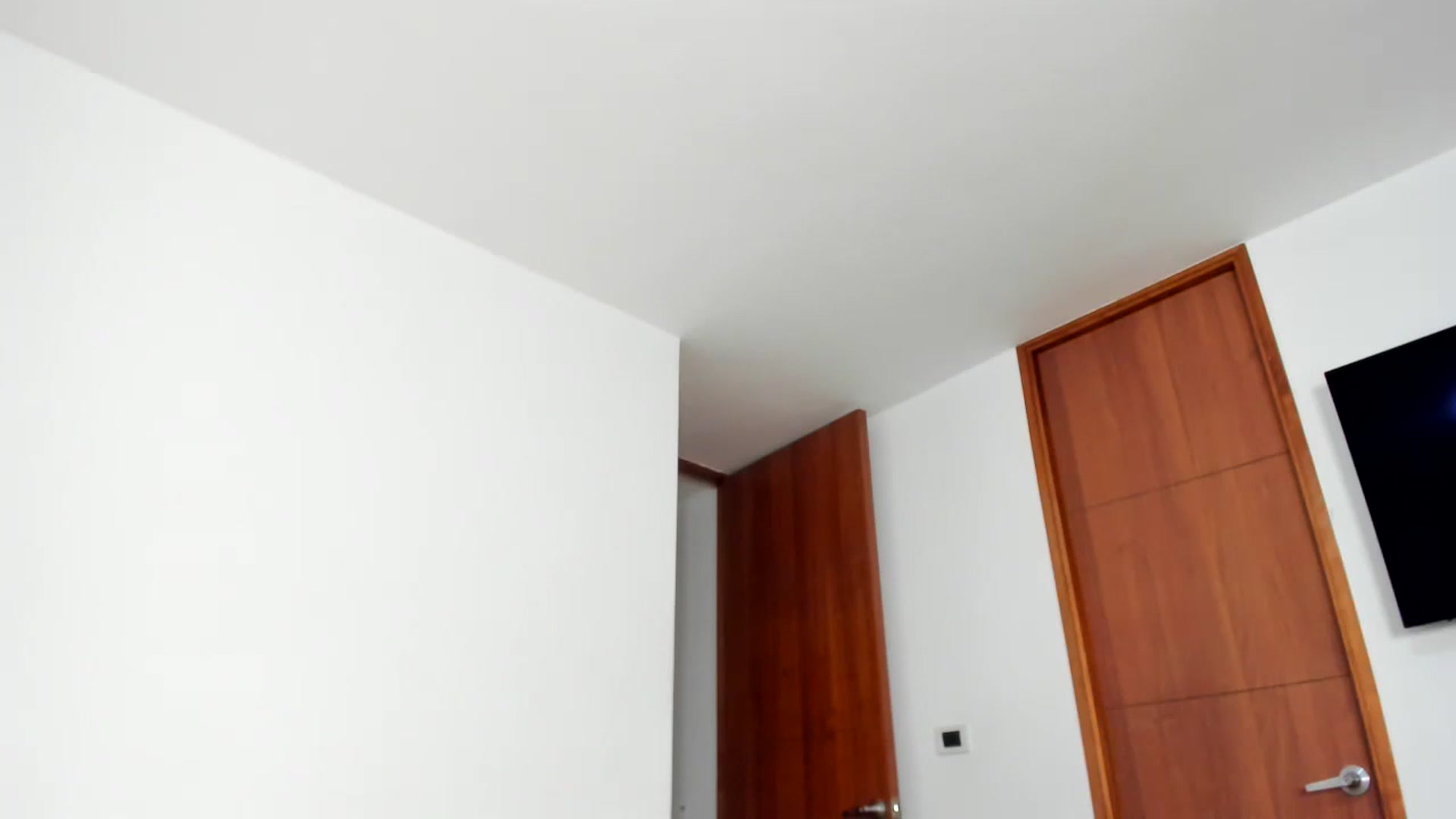 Gallery image thumbnail from EMILIANA_CRUZ's myfreecams stream on, 01/29/2025, 01:40 image 11 of 20