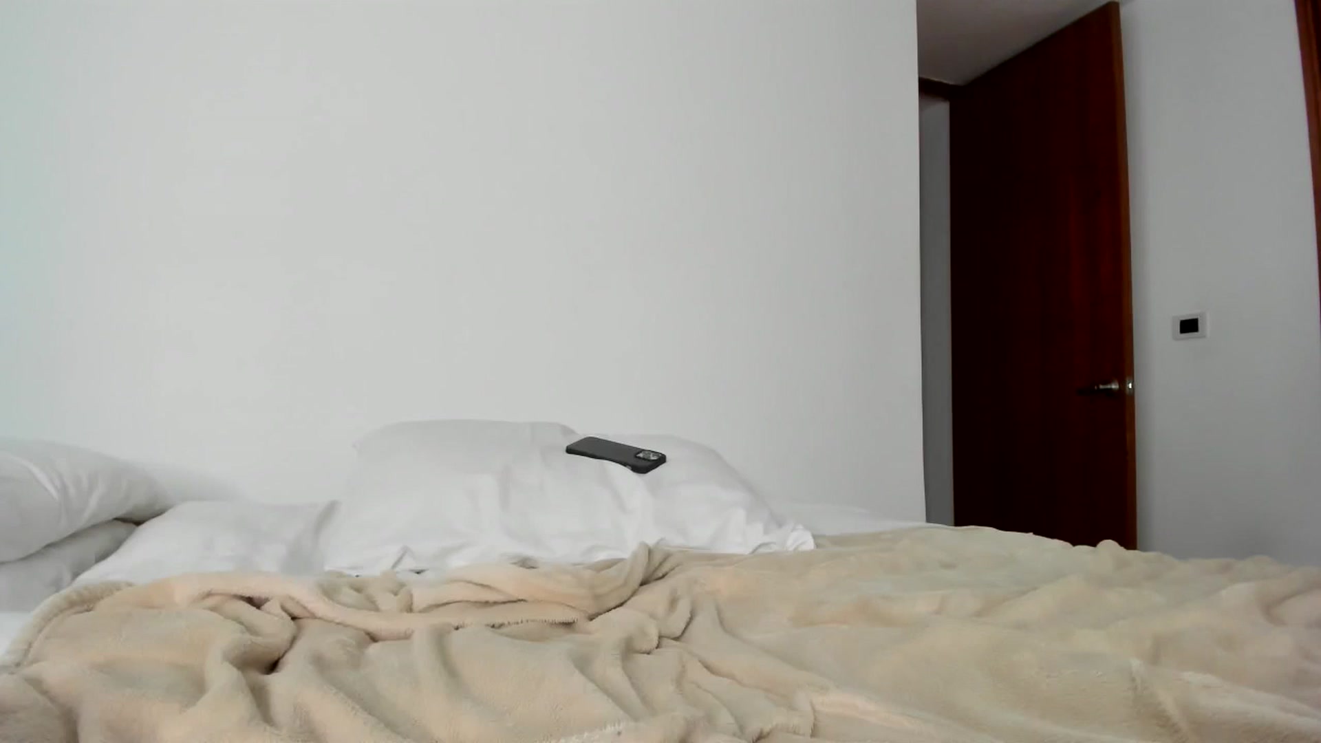 Gallery image thumbnail from EMILIANA_CRUZ's myfreecams stream on, 02/04/2025, 02:05 image 11 of 20