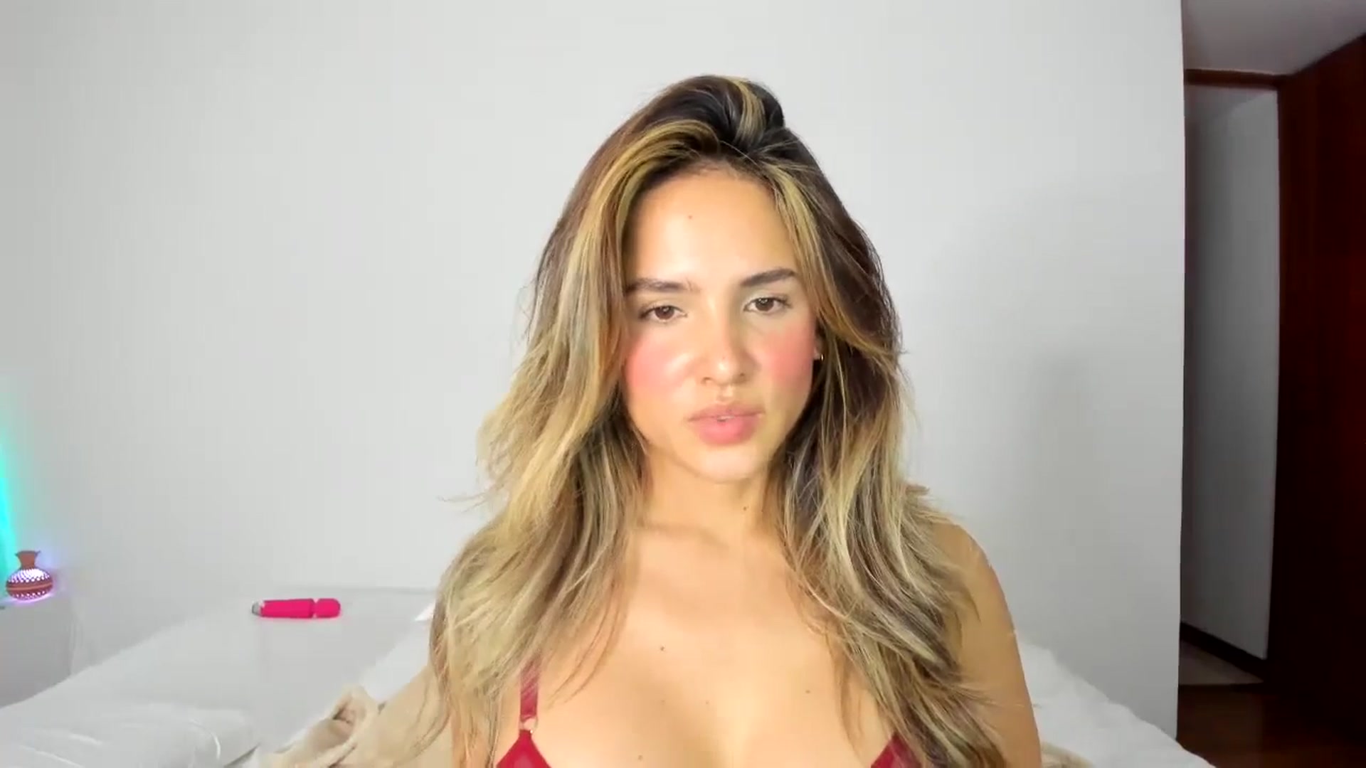 Gallery image thumbnail from EMILIANA_CRUZ's myfreecams stream on, 02/11/2025, 01:52 image 19 of 20