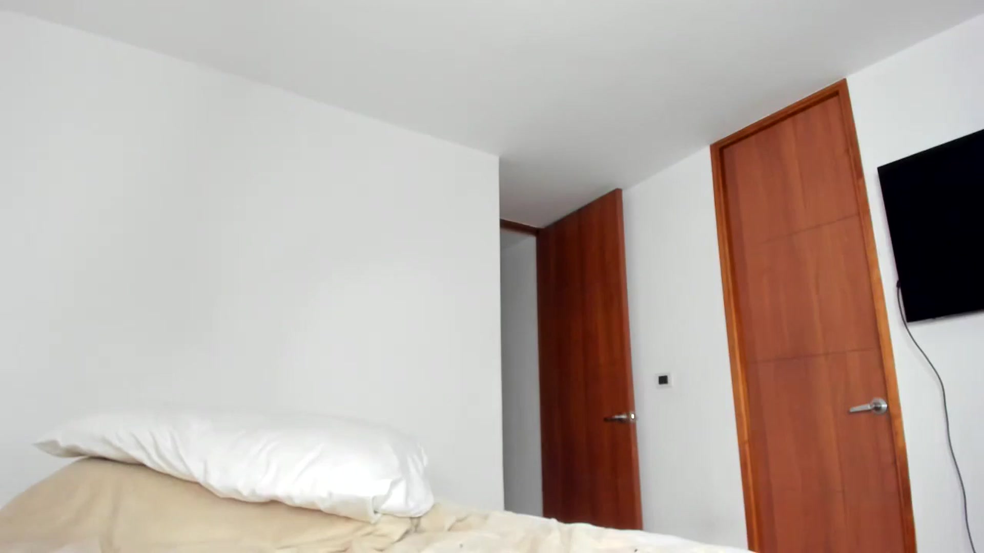 Gallery image thumbnail from EMILIANA_CRUZ's myfreecams stream on, 02/11/2025, 01:52 image 10 of 20