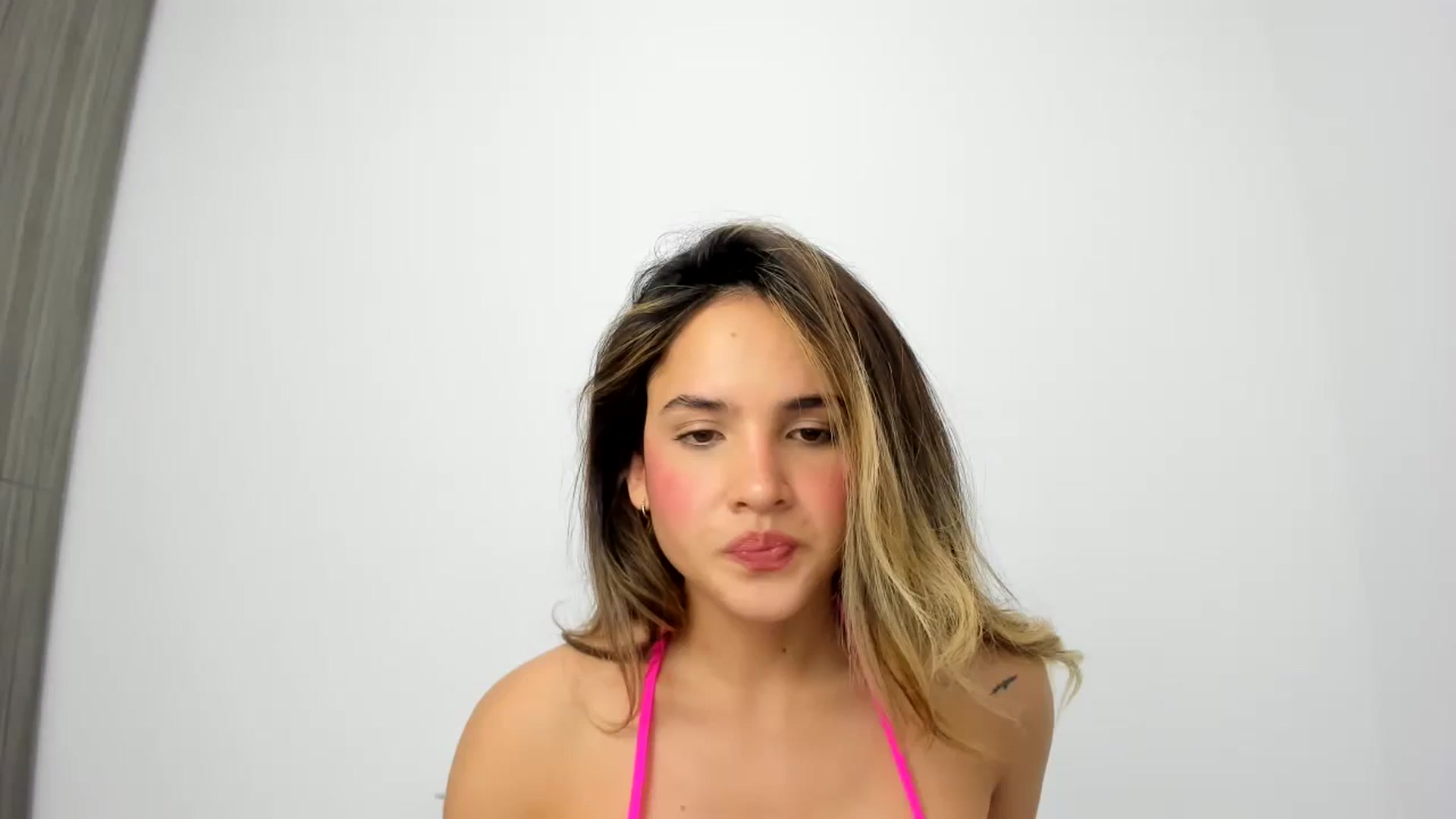 Gallery image thumbnail from EMILIANA_CRUZ's myfreecams stream on, 03/15/2025, 04:02 image 1 of 20
