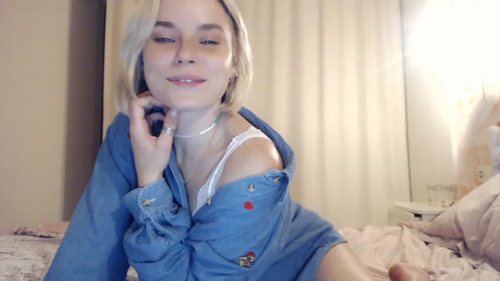 Gallery image thumbnail from EMMA_U2's myfreecams stream on, 11/21/2022, 24:58 image 5 of 20