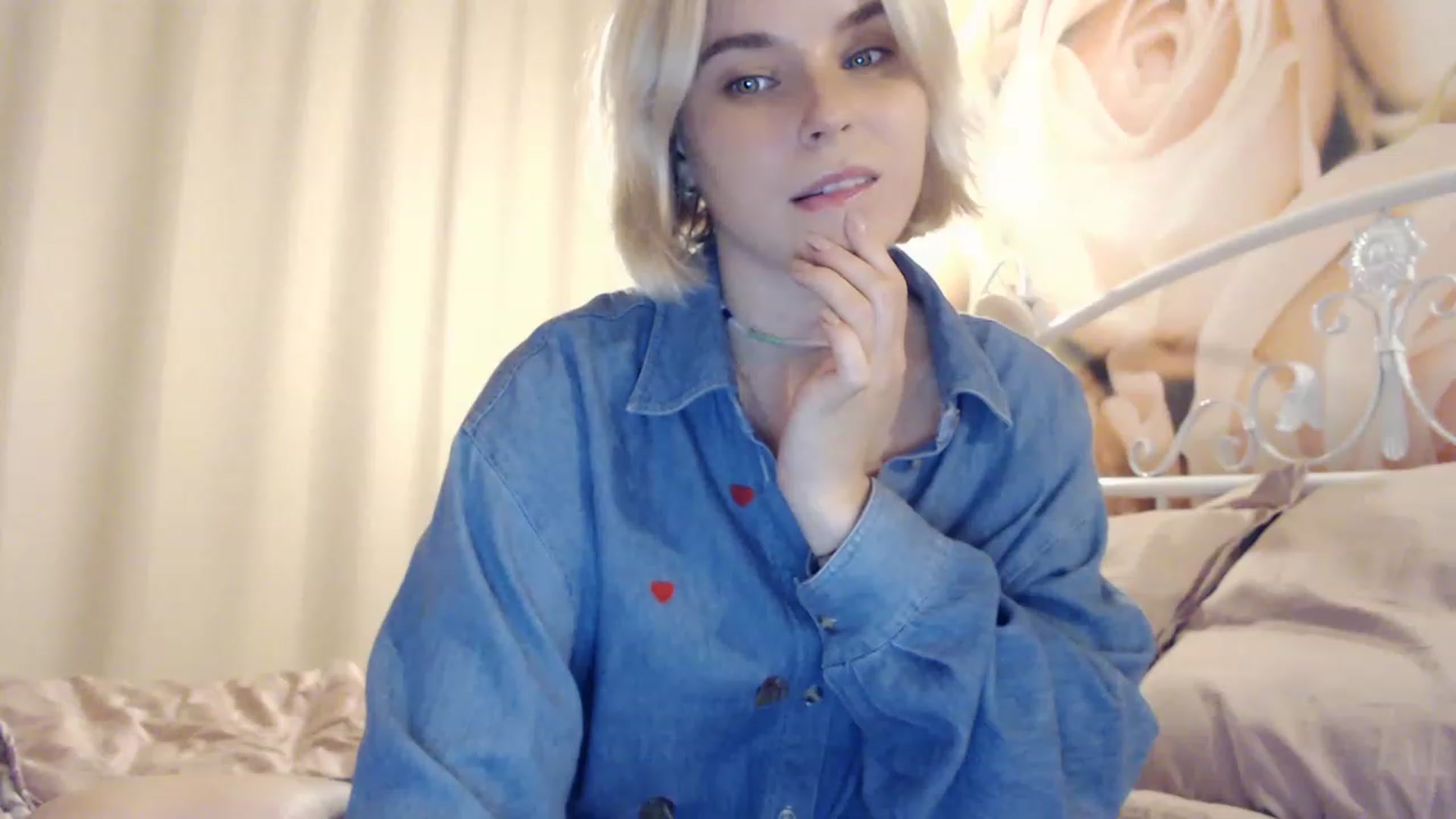 Gallery image thumbnail from EMMA_U2's myfreecams stream on, 11/21/2022, 24:58 image 8 of 20