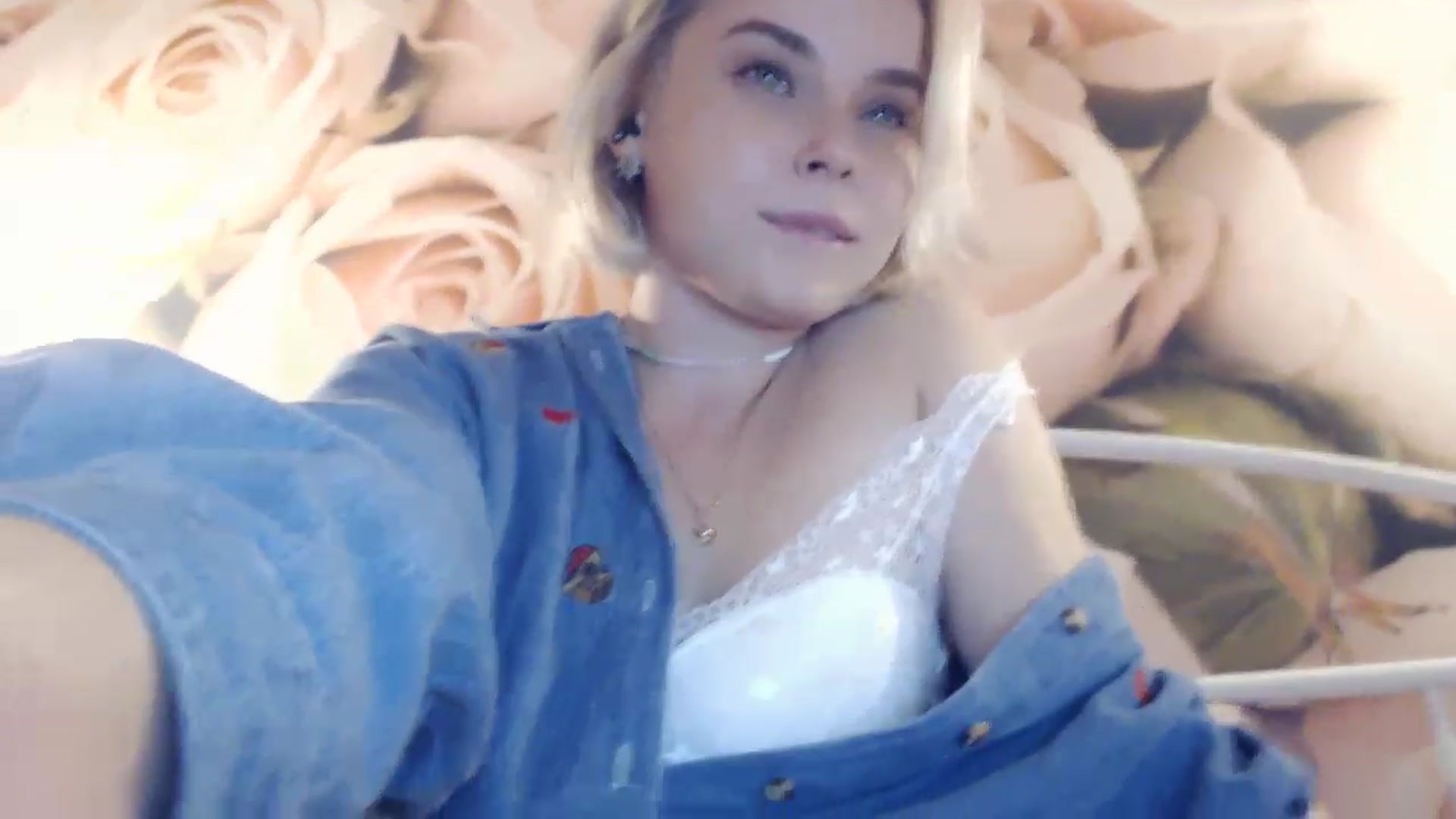 Gallery image thumbnail from EMMA_U2's myfreecams stream on, 11/21/2022, 24:58 image 10 of 20