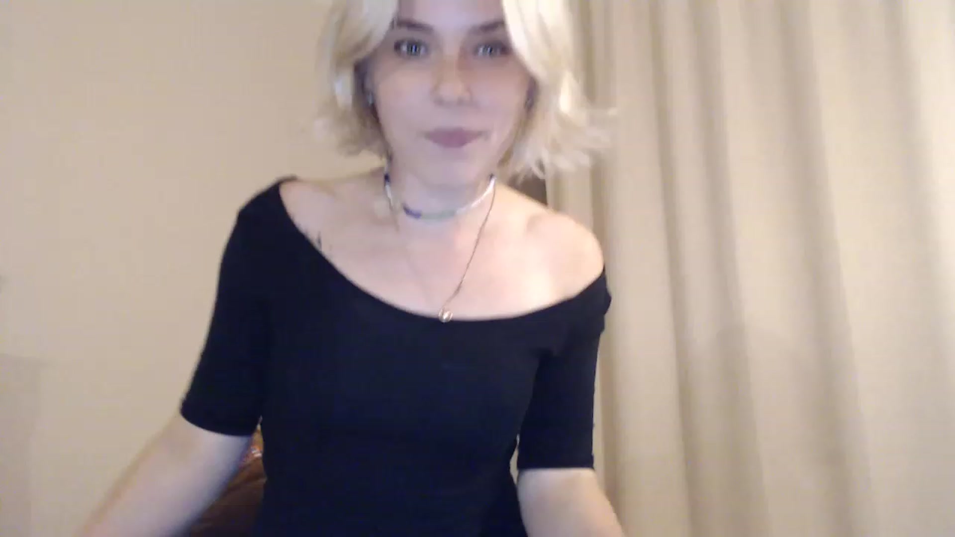 Gallery image thumbnail from EMMA_U2's myfreecams stream on, 11/23/2022, 01:23 image 4 of 20
