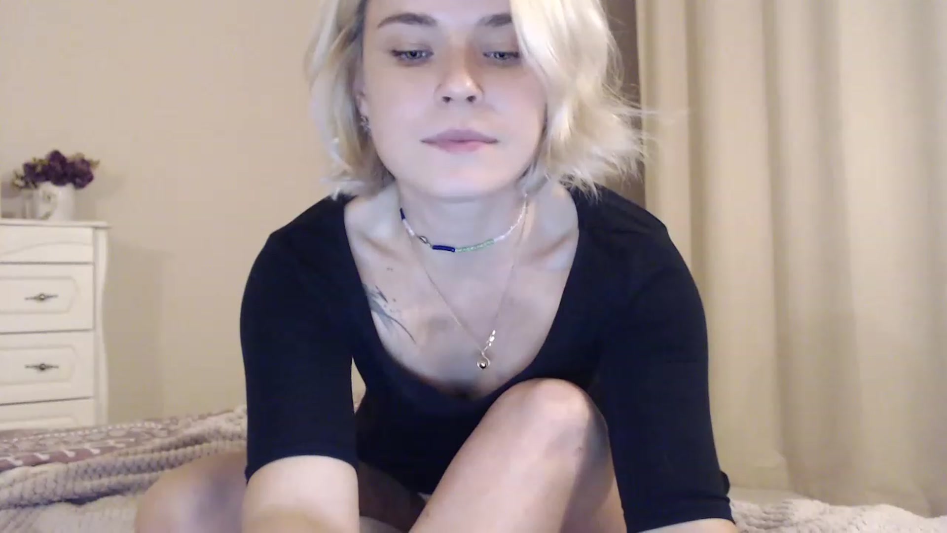 Gallery image thumbnail from EMMA_U2's myfreecams stream on, 11/23/2022, 01:23 image 13 of 20