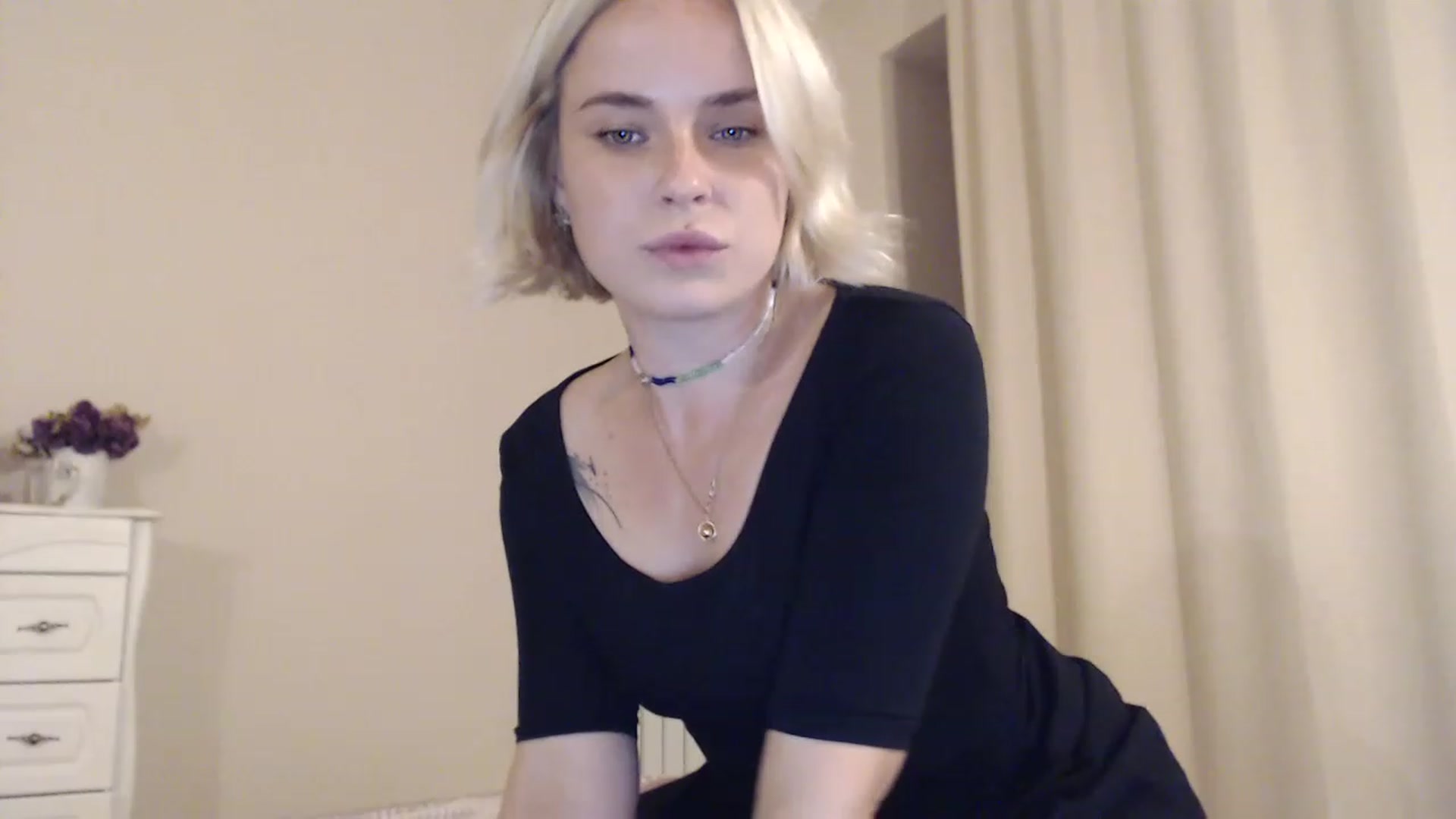 Gallery image thumbnail from EMMA_U2's myfreecams stream on, 11/23/2022, 01:23 image 7 of 20