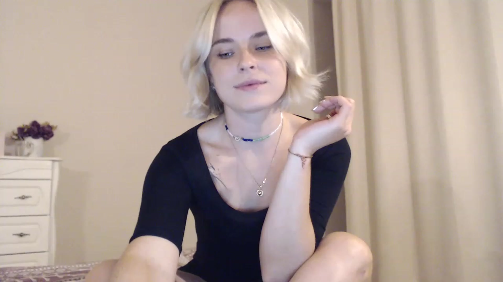 Gallery image thumbnail from EMMA_U2's myfreecams stream on, 11/23/2022, 01:23 image 11 of 20