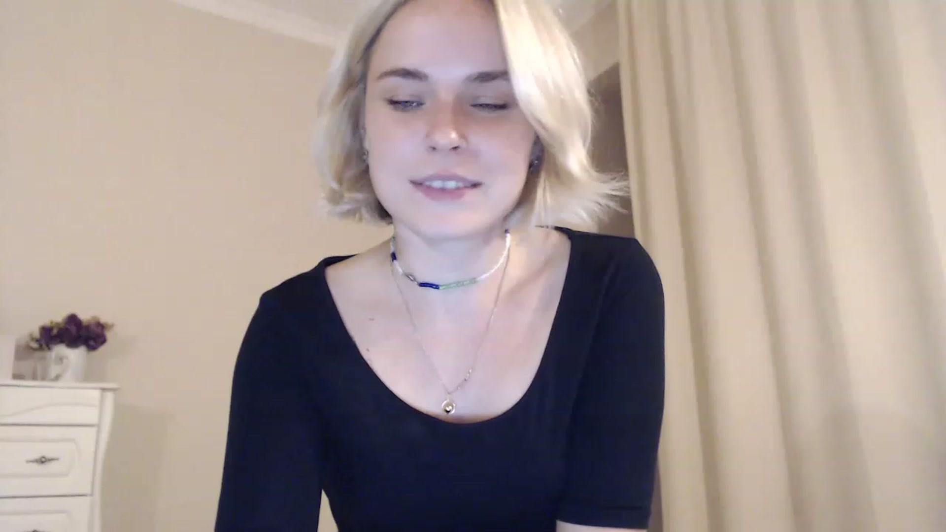 Gallery image thumbnail from EMMA_U2's myfreecams stream on, 11/23/2022, 01:23 image 18 of 20