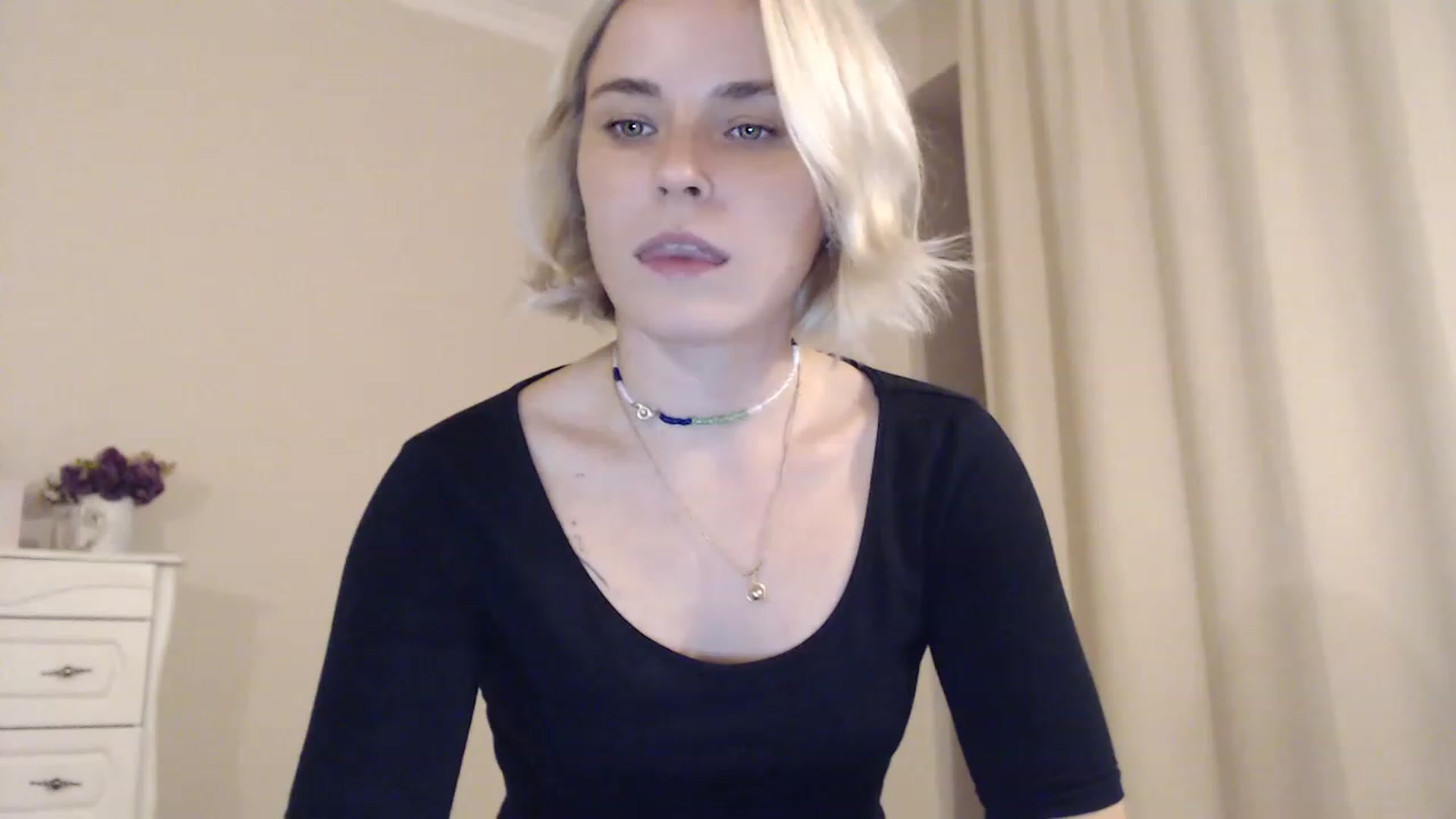 Gallery image thumbnail from EMMA_U2's myfreecams stream on, 11/23/2022, 01:23 image 20 of 20
