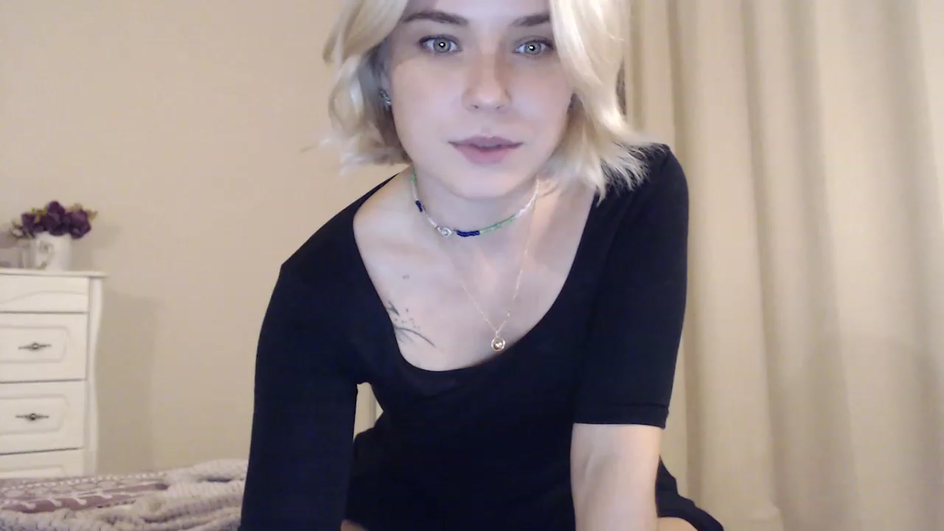 Gallery image thumbnail from EMMA_U2's myfreecams stream on, 11/23/2022, 01:23 image 8 of 20