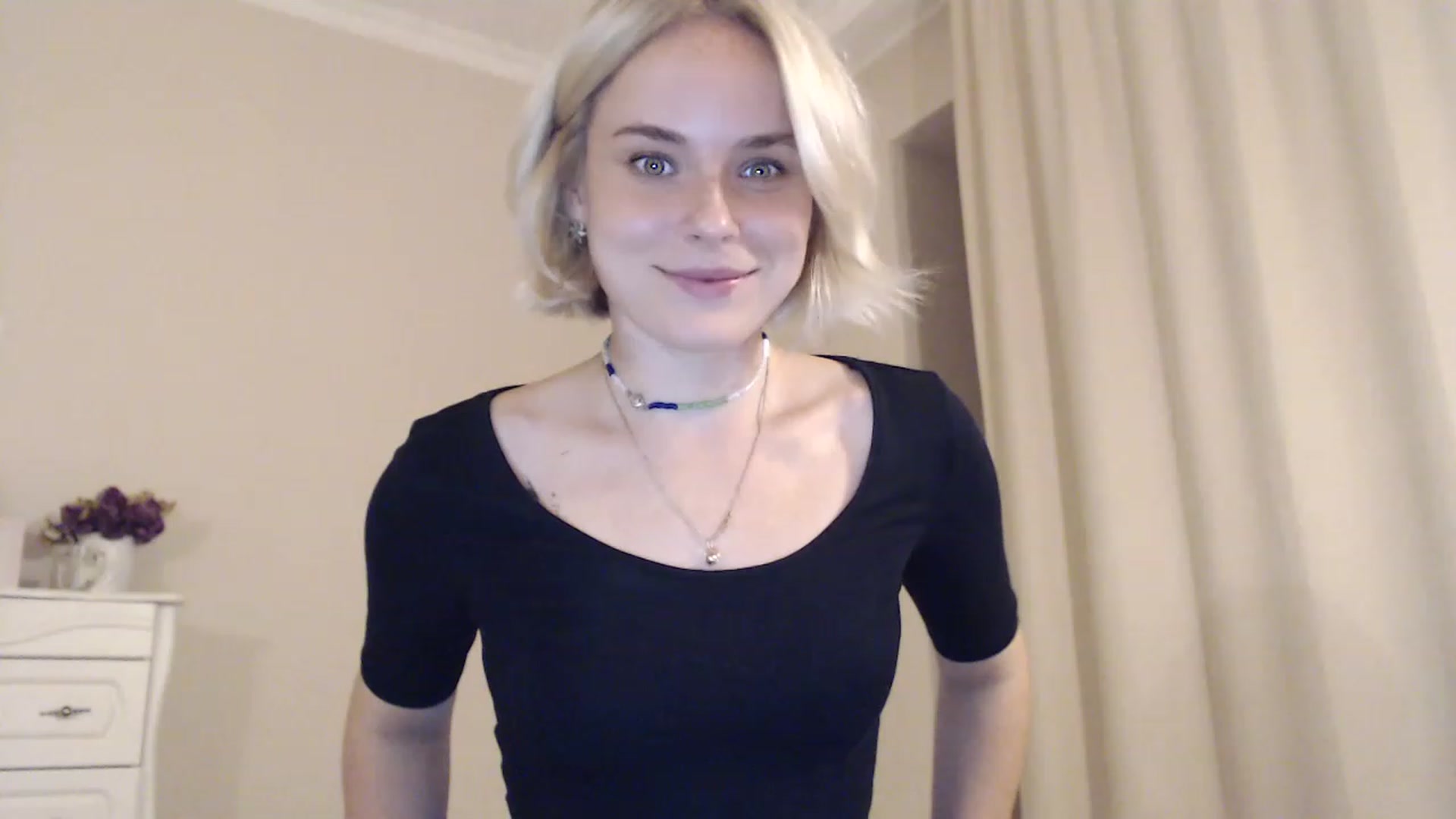 Gallery image thumbnail from EMMA_U2's myfreecams stream on, 11/23/2022, 01:23 image 19 of 20