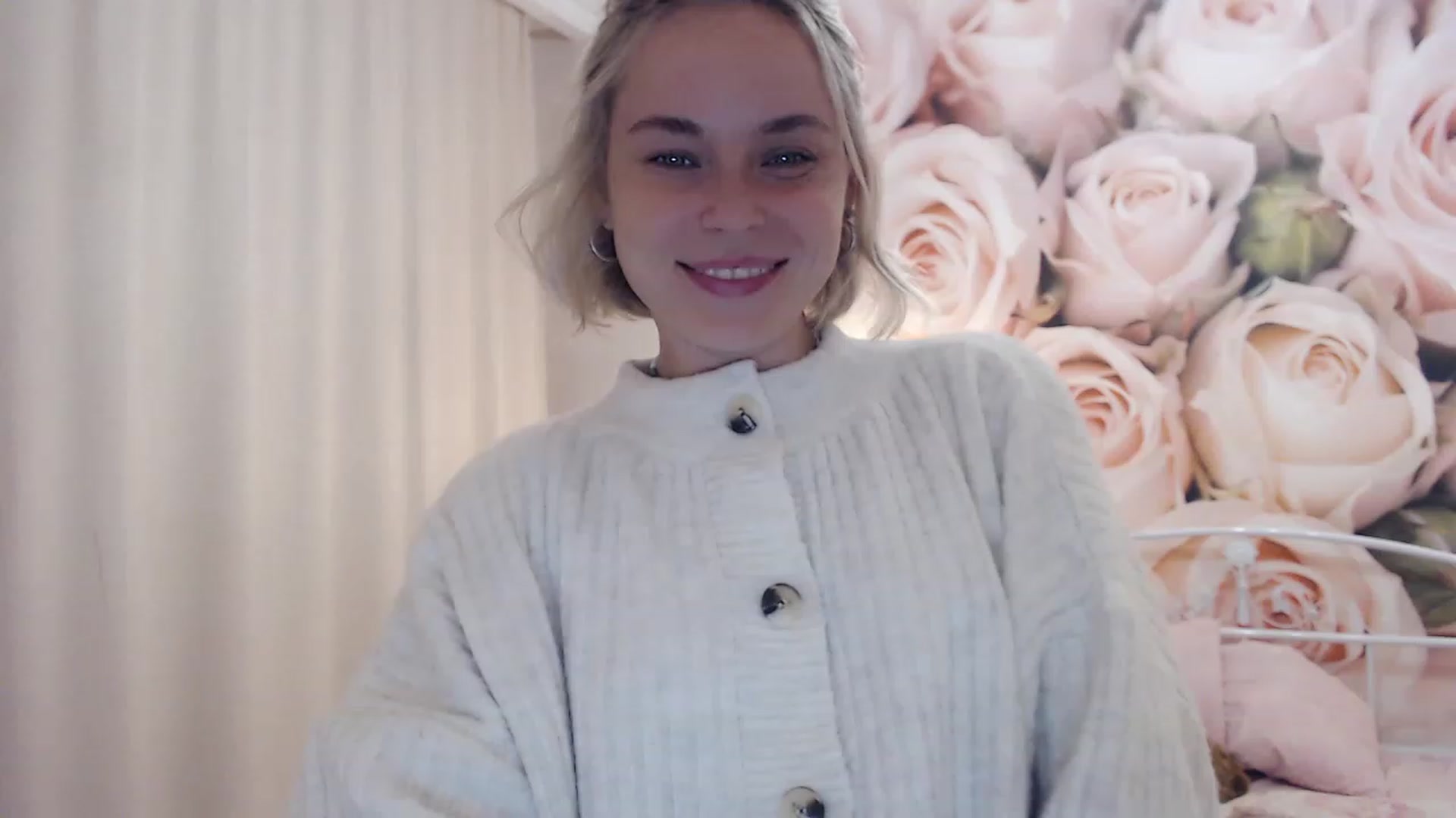 Gallery image thumbnail from EMMA_U2's myfreecams stream on, 11/27/2022, 23:15 image 1 of 20