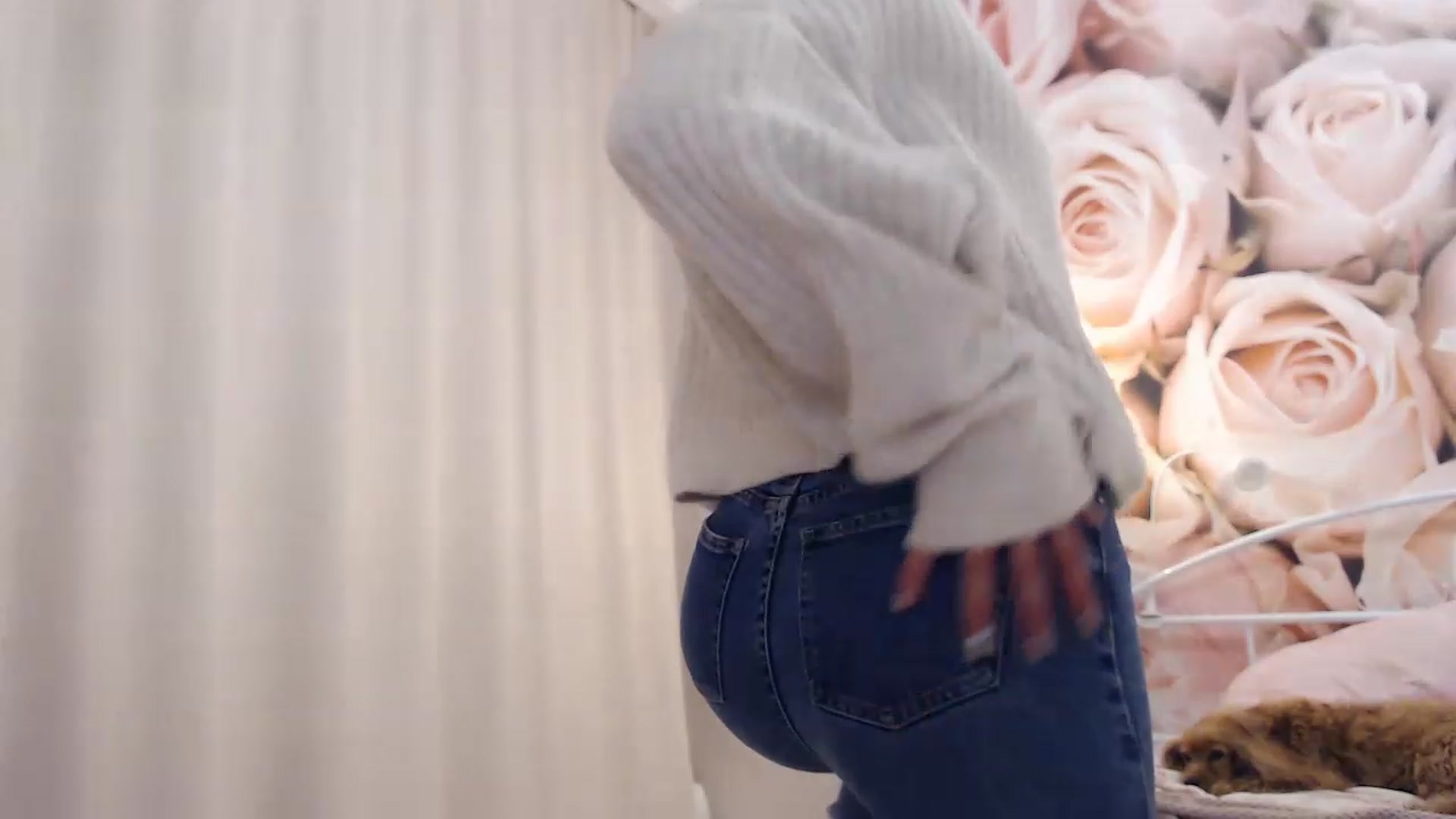 Gallery image thumbnail from EMMA_U2's myfreecams stream on, 11/27/2022, 23:15 image 2 of 20