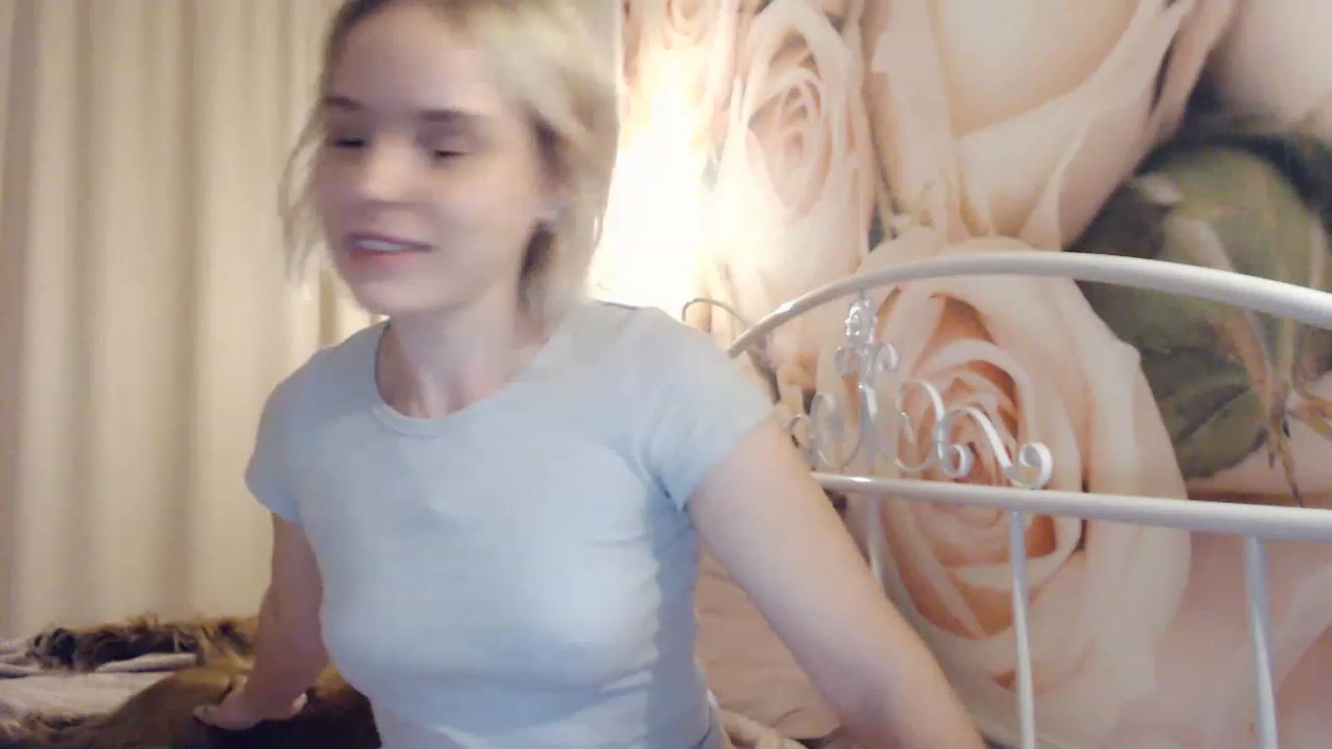 Gallery image thumbnail from EMMA_U2's myfreecams stream on, 12/05/2022, 23:59 image 3 of 20