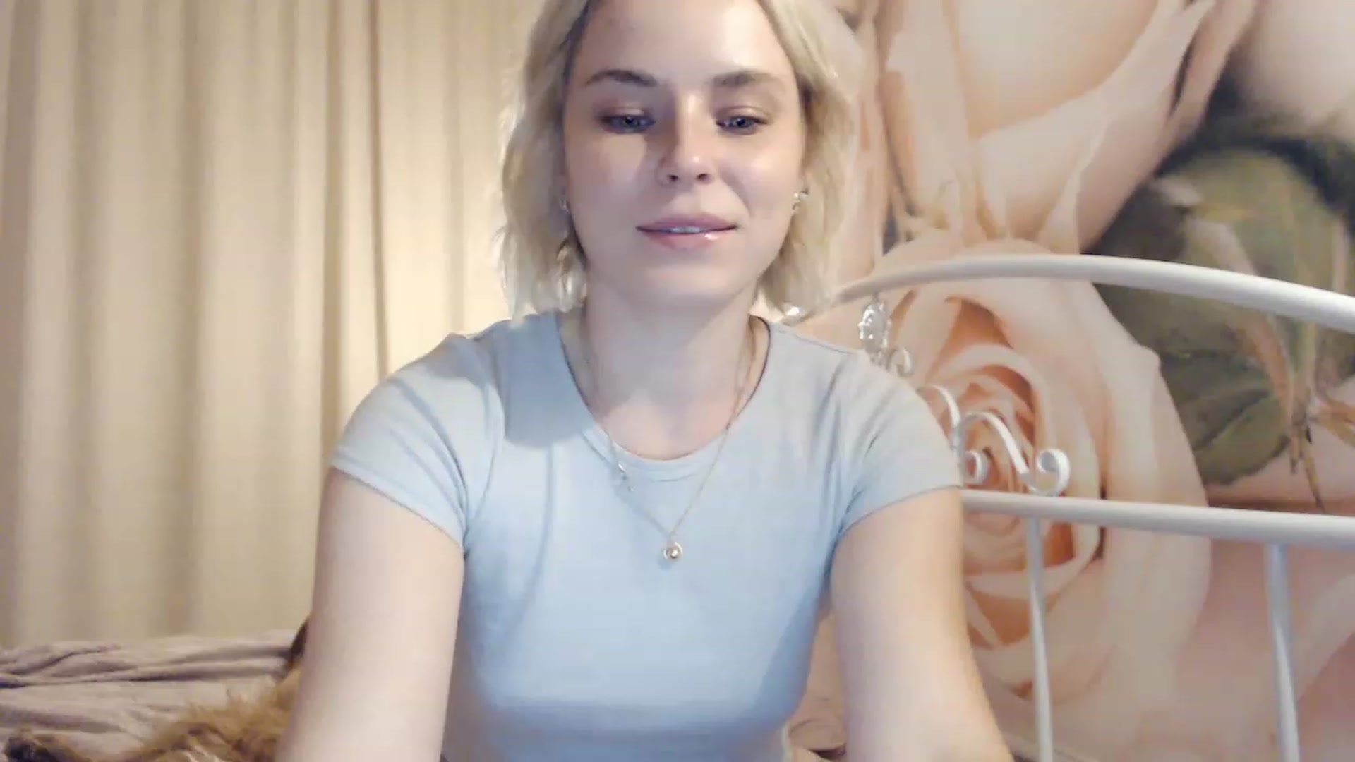 Gallery image thumbnail from EMMA_U2's myfreecams stream on, 12/05/2022, 23:59 image 2 of 20