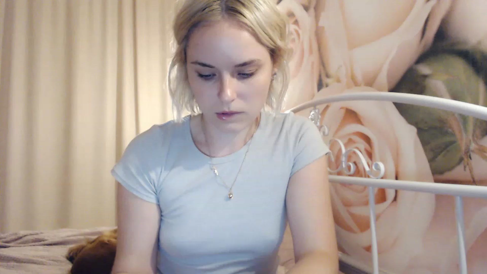 Gallery image thumbnail from EMMA_U2's myfreecams stream on, 12/05/2022, 23:59 image 1 of 20