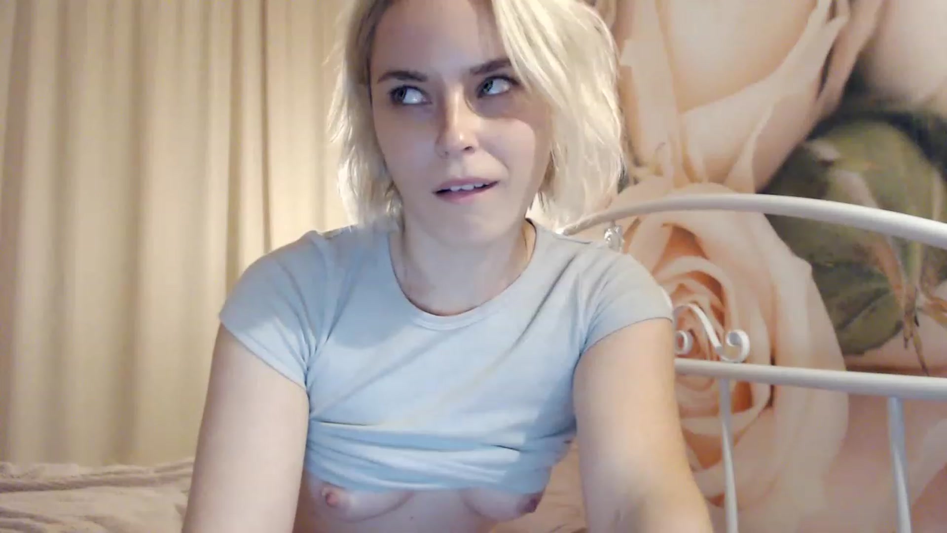 Gallery image thumbnail from EMMA_U2's myfreecams stream on, 12/05/2022, 23:59 image 8 of 20