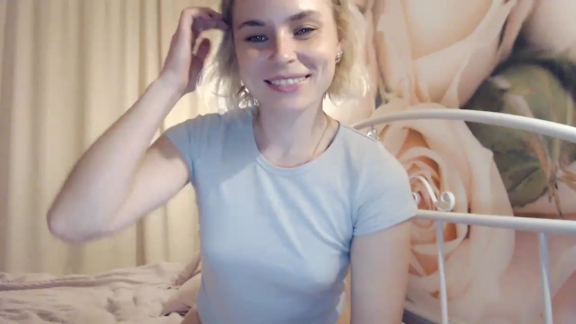 Gallery image thumbnail from EMMA_U2's myfreecams stream on, 12/05/2022, 23:59 image 5 of 20