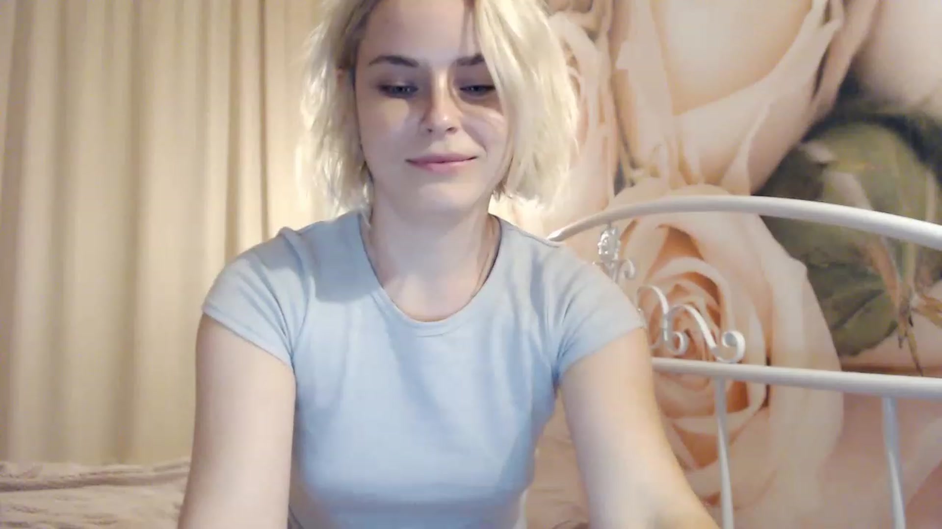 Gallery image thumbnail from EMMA_U2's myfreecams stream on, 12/05/2022, 23:59 image 6 of 20
