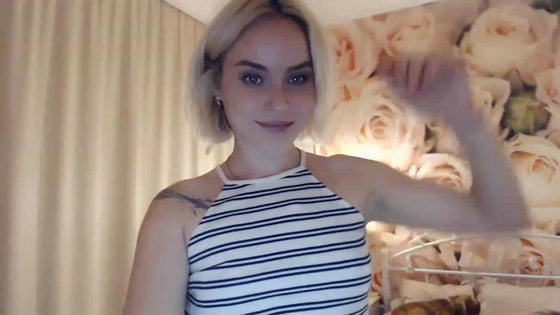 Gallery image thumbnail from EMMA_U2's myfreecams stream on, 12/06/2022, 23:31 image 20 of 20