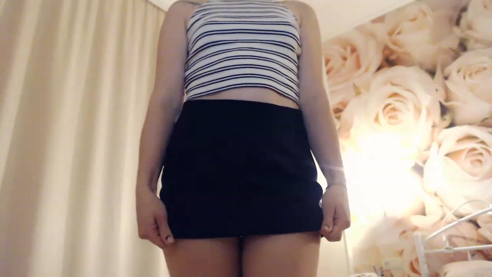 Gallery image thumbnail from EMMA_U2's myfreecams stream on, 12/06/2022, 23:31 image 10 of 20