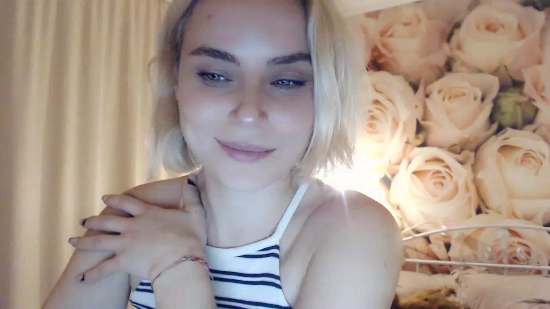 Gallery image thumbnail from EMMA_U2's myfreecams stream on, 12/07/2022, 24:10 image 2 of 20