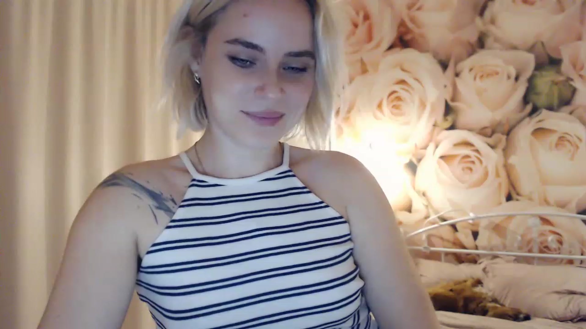 Gallery image thumbnail from EMMA_U2's myfreecams stream on, 12/07/2022, 24:10 image 5 of 20