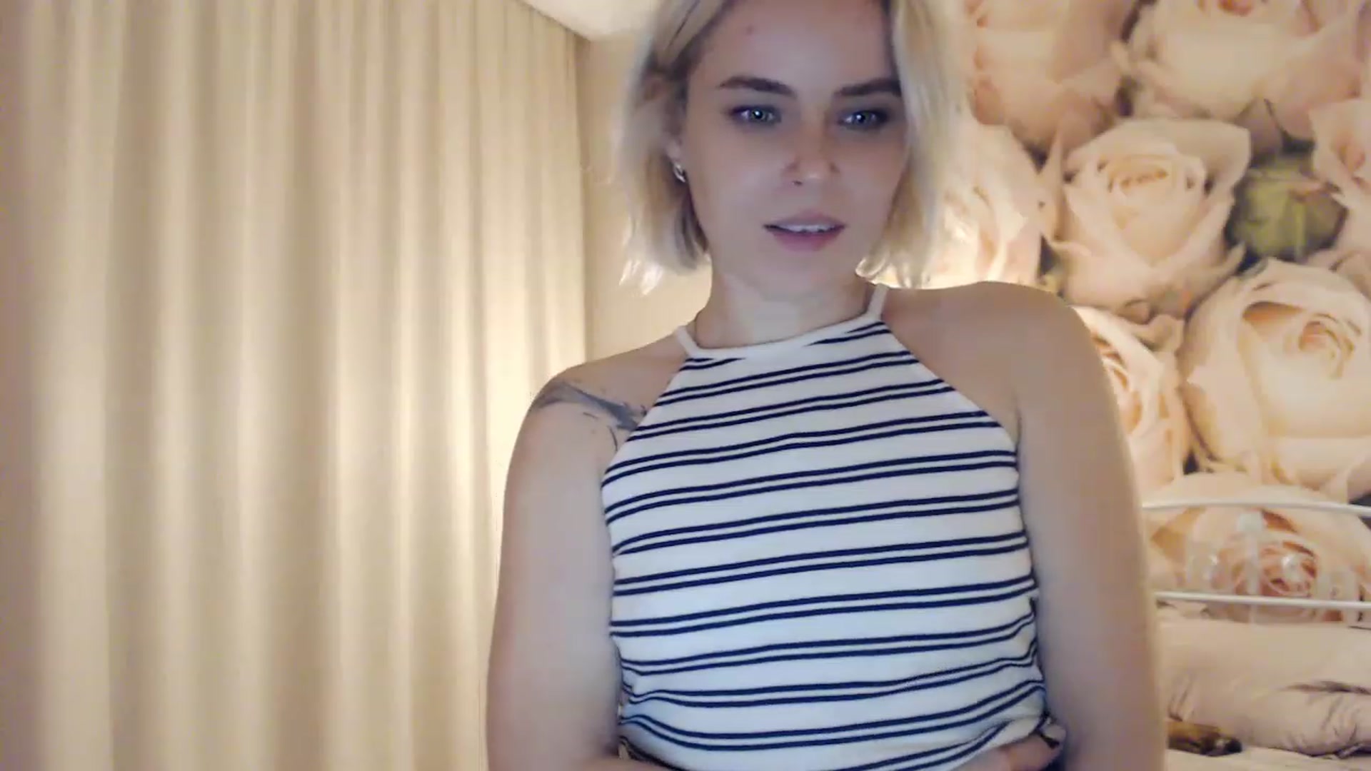 Gallery image thumbnail from EMMA_U2's myfreecams stream on, 12/07/2022, 24:10 image 7 of 20