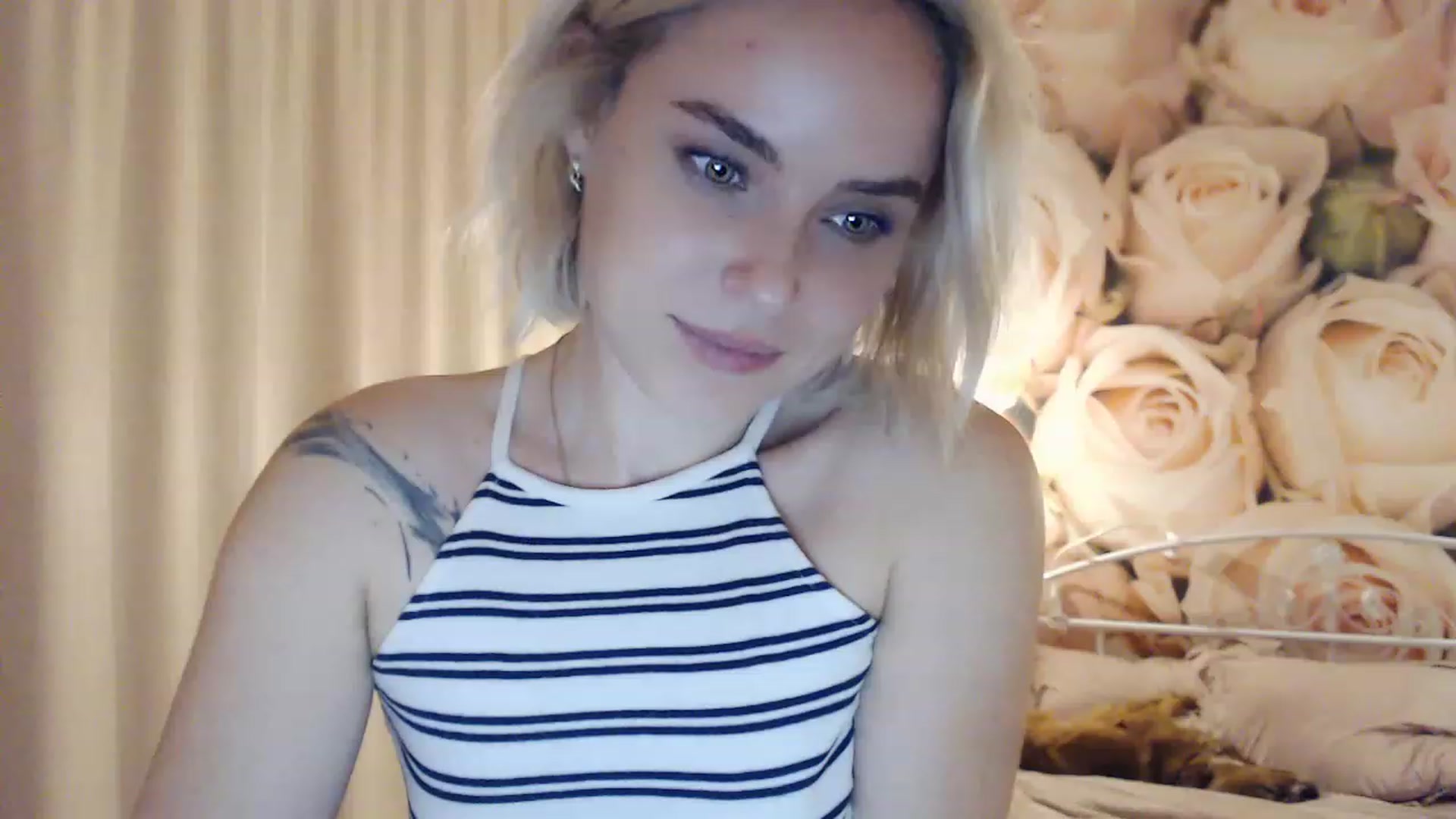 Gallery image thumbnail from EMMA_U2's myfreecams stream on, 12/07/2022, 24:10 image 6 of 20