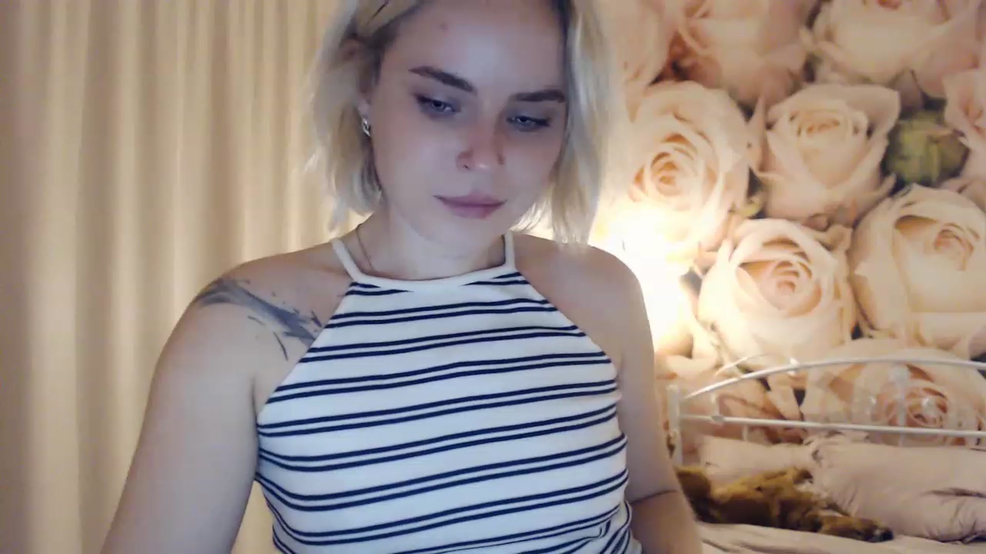 Gallery image thumbnail from EMMA_U2's myfreecams stream on, 12/07/2022, 24:10 image 4 of 20