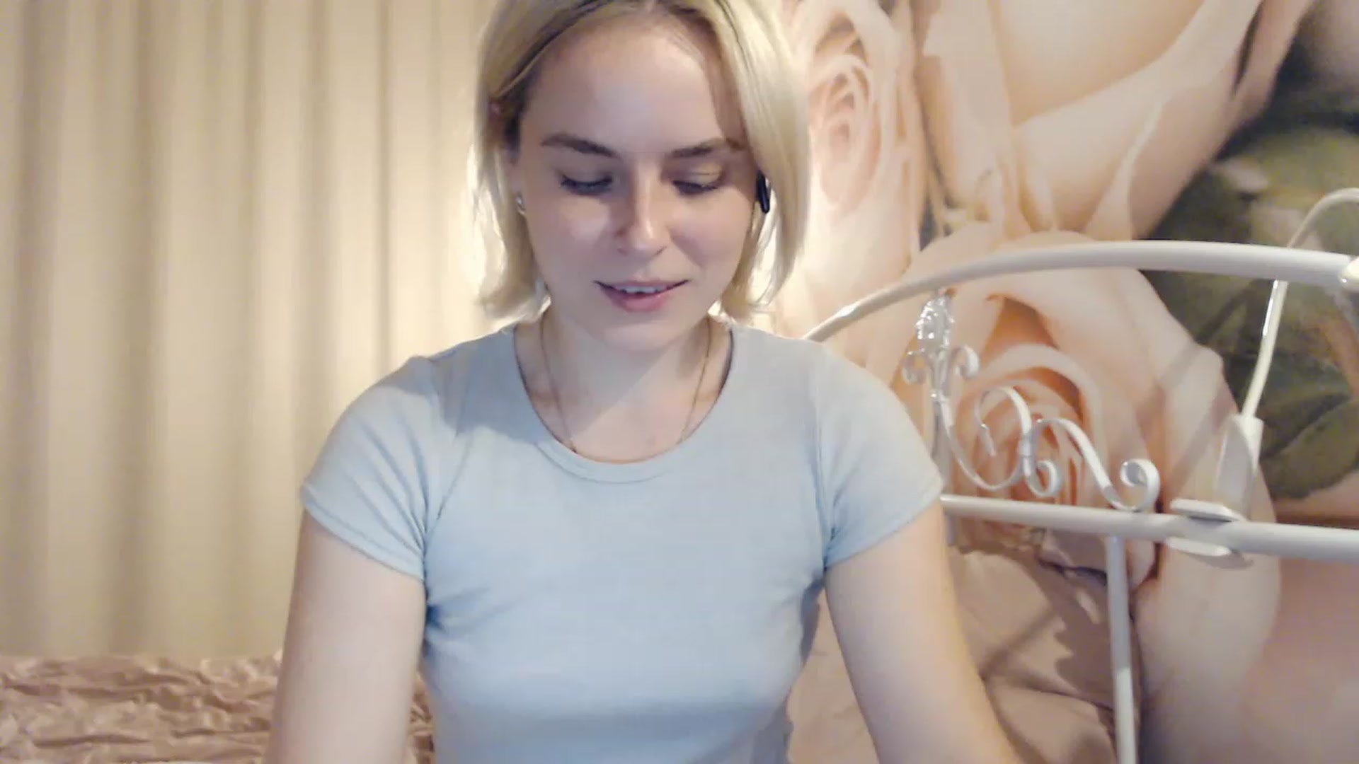 Gallery image thumbnail from EMMA_U2's myfreecams stream on, 12/22/2022, 24:56 image 2 of 20