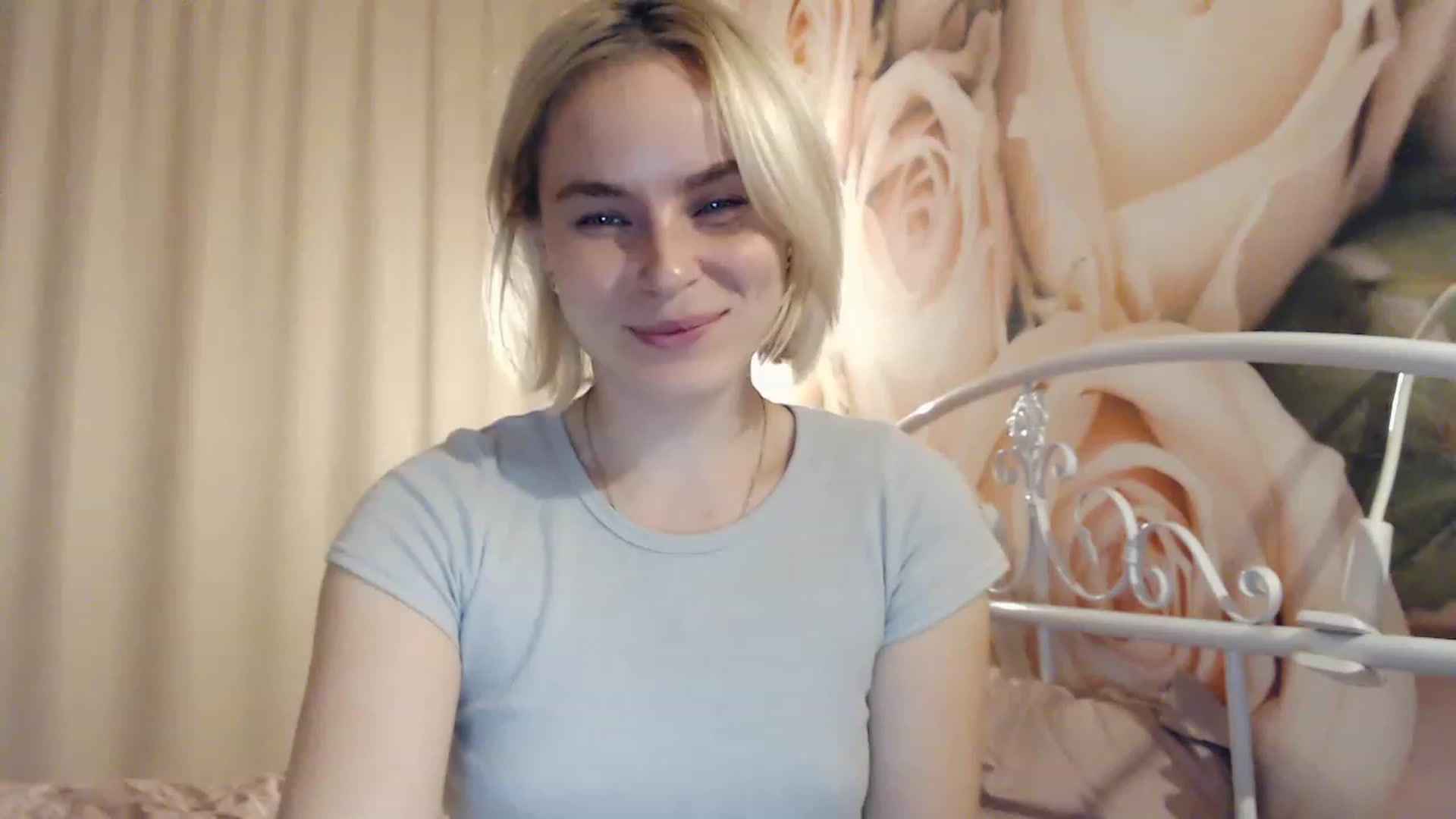 Gallery image thumbnail from EMMA_U2's myfreecams stream on, 12/22/2022, 24:56 image 13 of 20