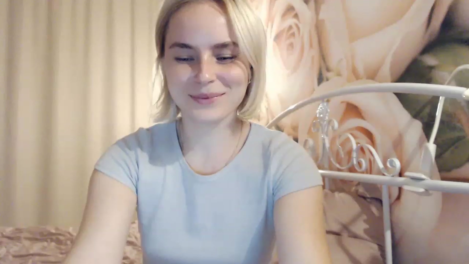 Gallery image thumbnail from EMMA_U2's myfreecams stream on, 12/22/2022, 24:56 image 7 of 20