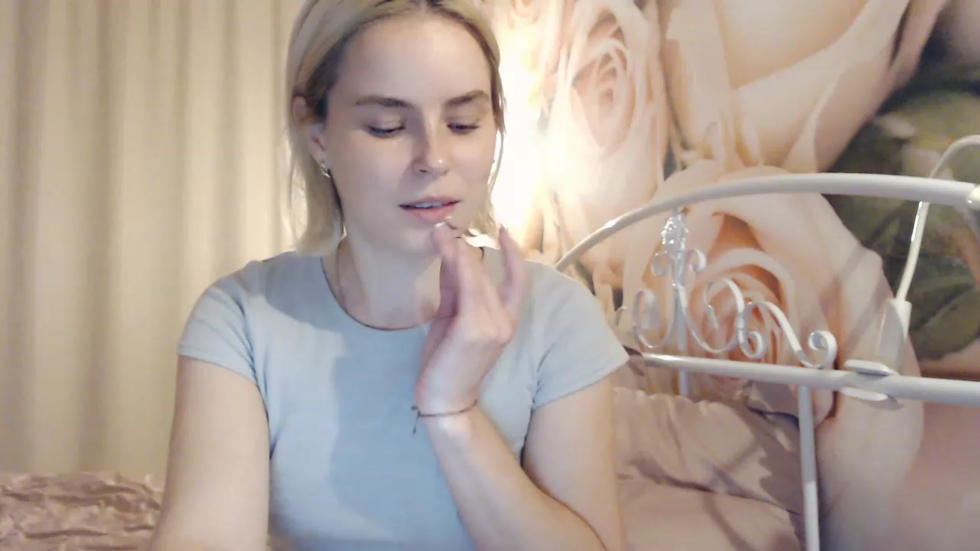Gallery image thumbnail from EMMA_U2's myfreecams stream on, 12/22/2022, 24:56 image 6 of 20