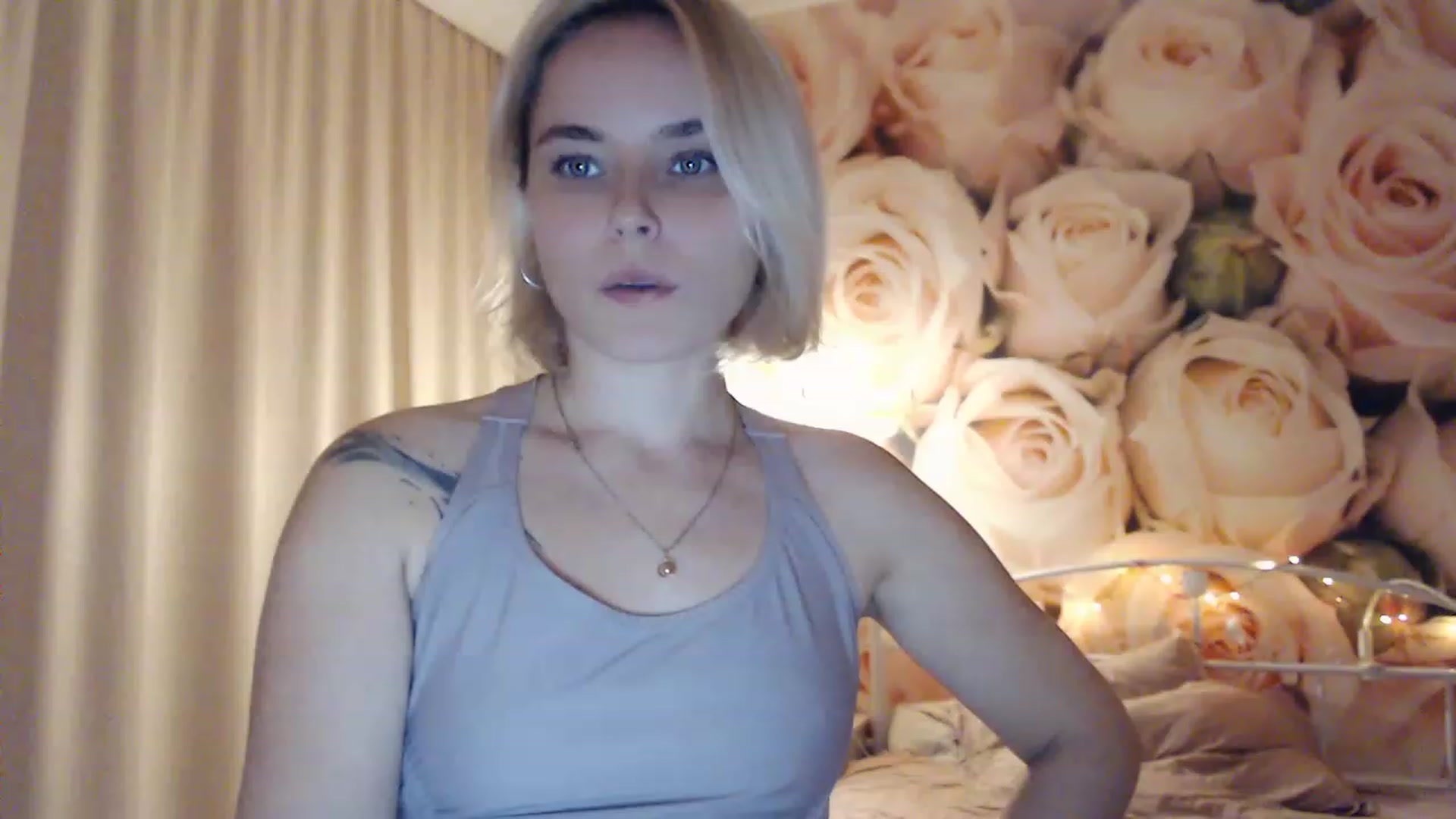 Gallery image thumbnail from EMMA_U2's myfreecams stream on, 12/27/2022, 02:18 image 4 of 20