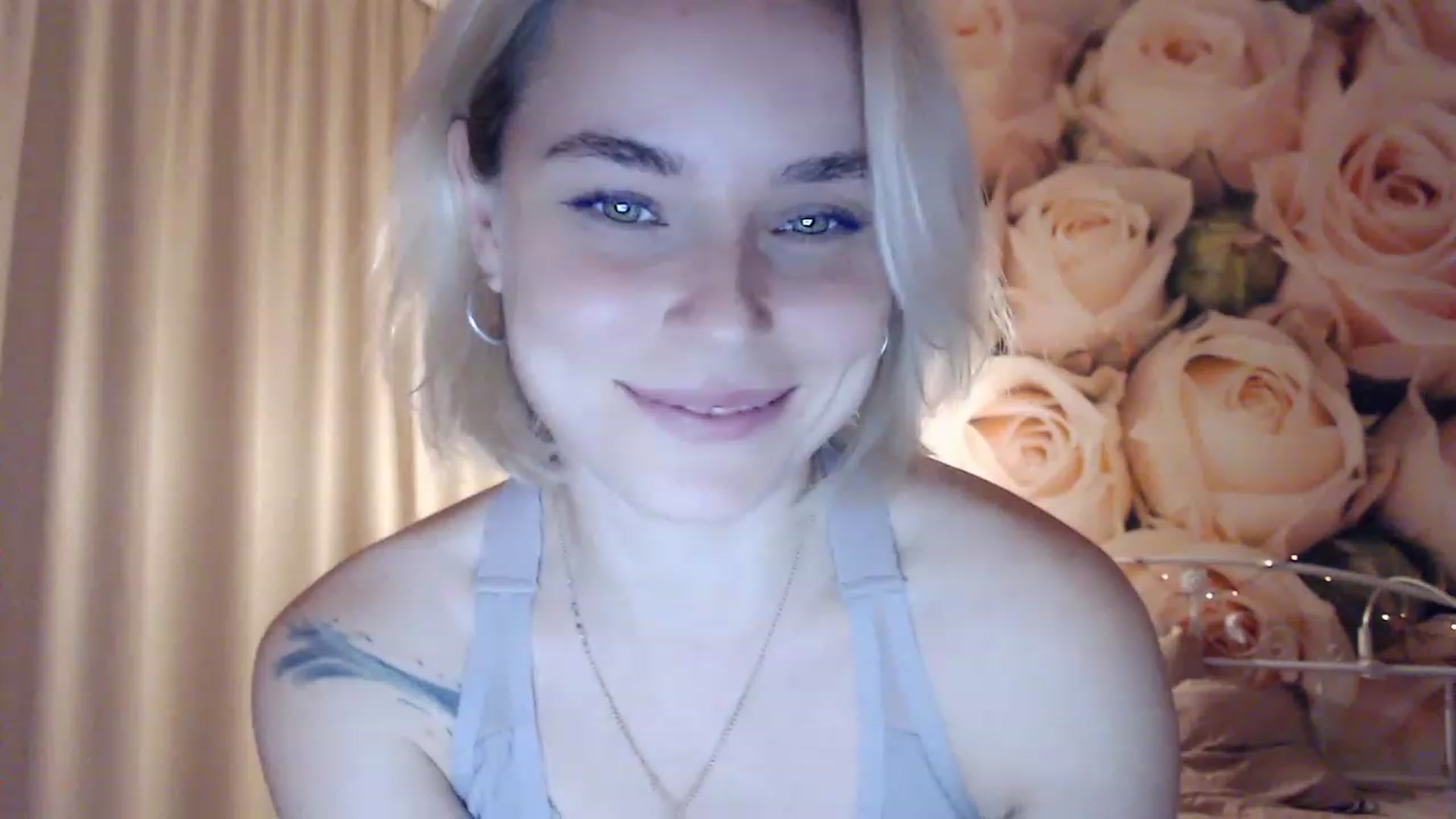 Gallery image thumbnail from EMMA_U2's myfreecams stream on, 12/27/2022, 02:18 image 2 of 20