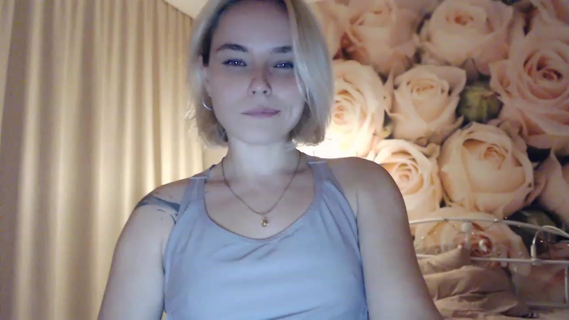 Gallery image thumbnail from EMMA_U2's myfreecams stream on, 12/27/2022, 02:18 image 5 of 20