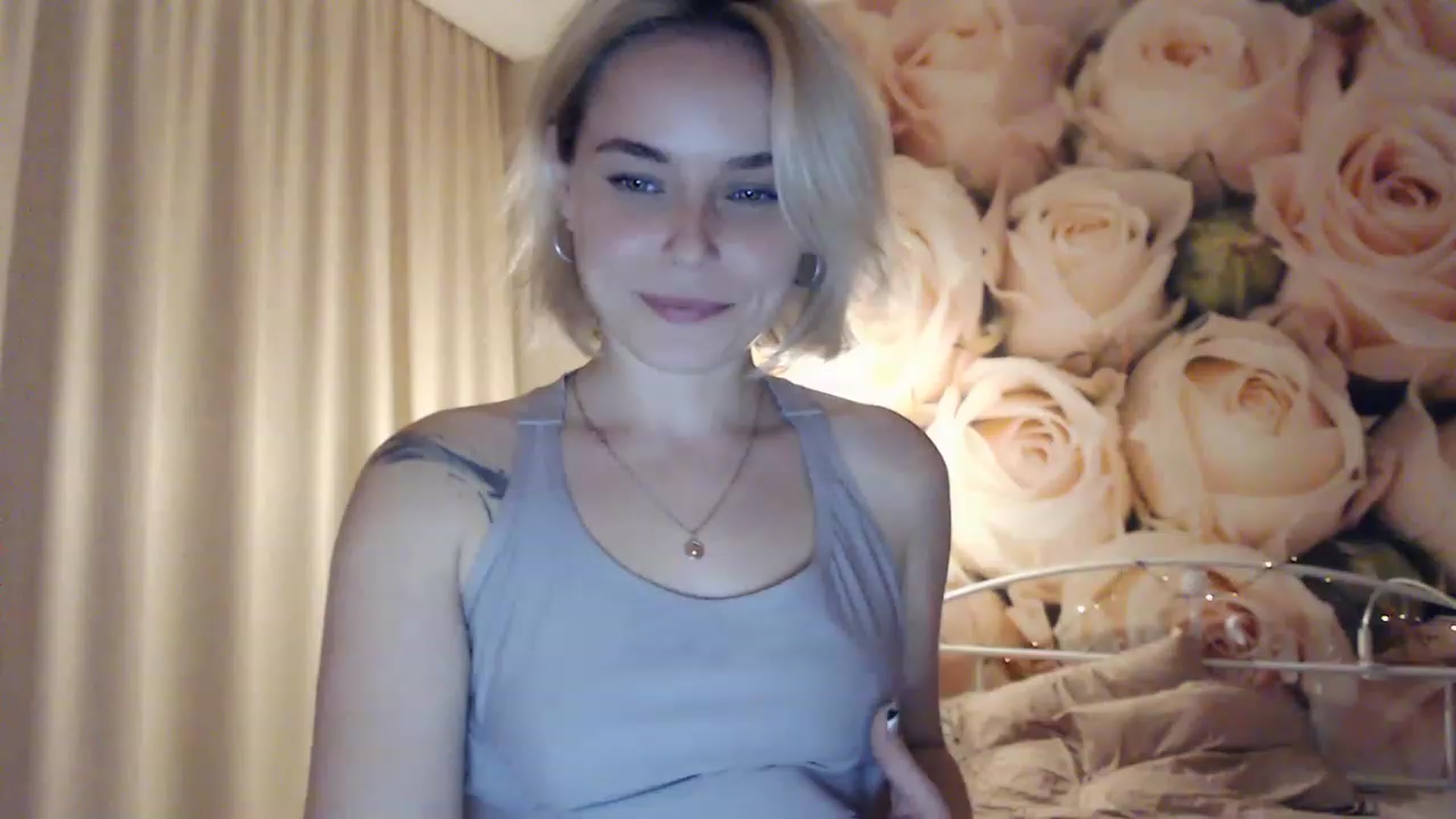 Gallery image thumbnail from EMMA_U2's myfreecams stream on, 12/27/2022, 02:18 image 1 of 20