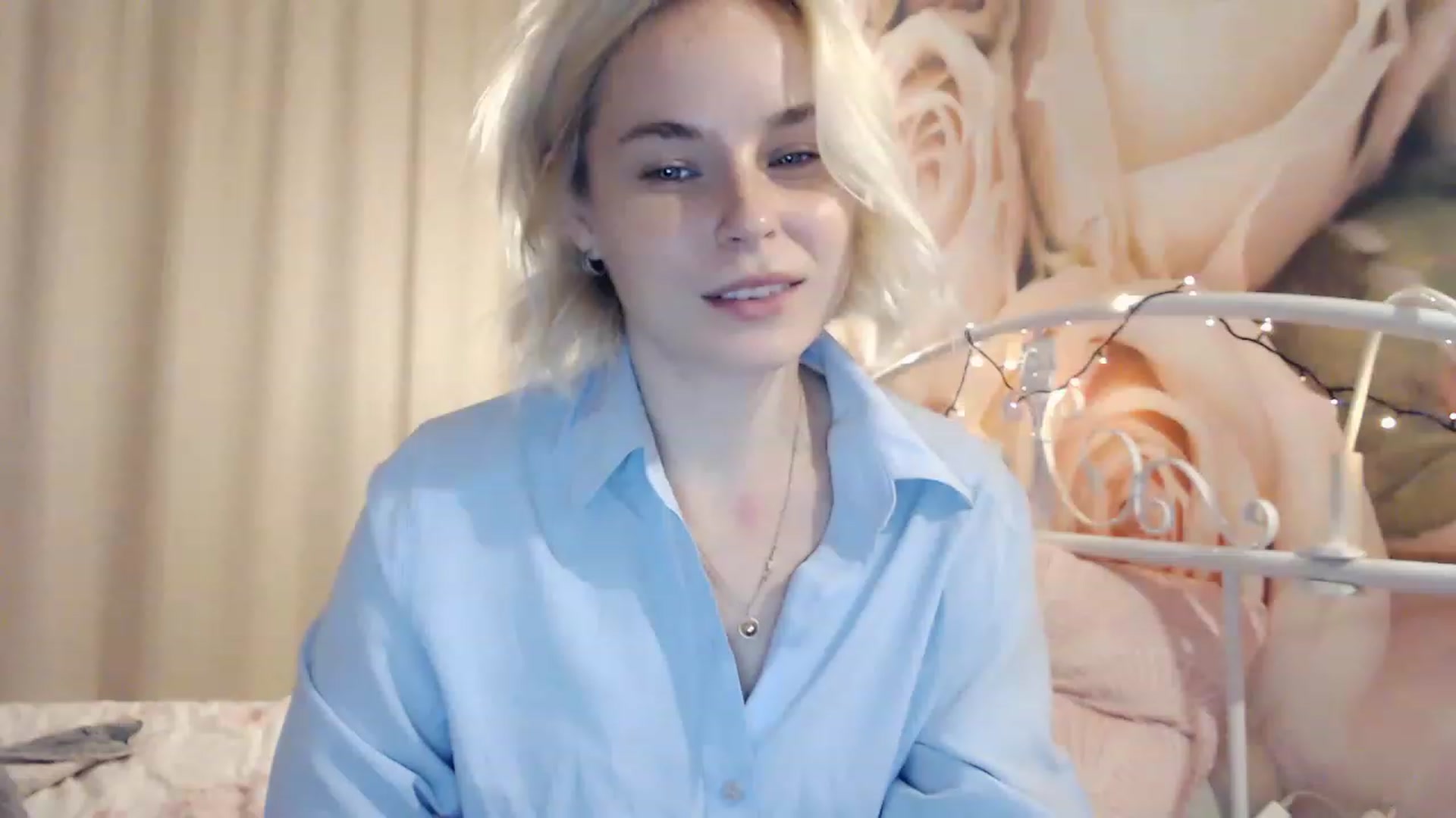 Gallery image thumbnail from EMMA_U2's myfreecams stream on, 12/29/2022, 24:33 image 1 of 20